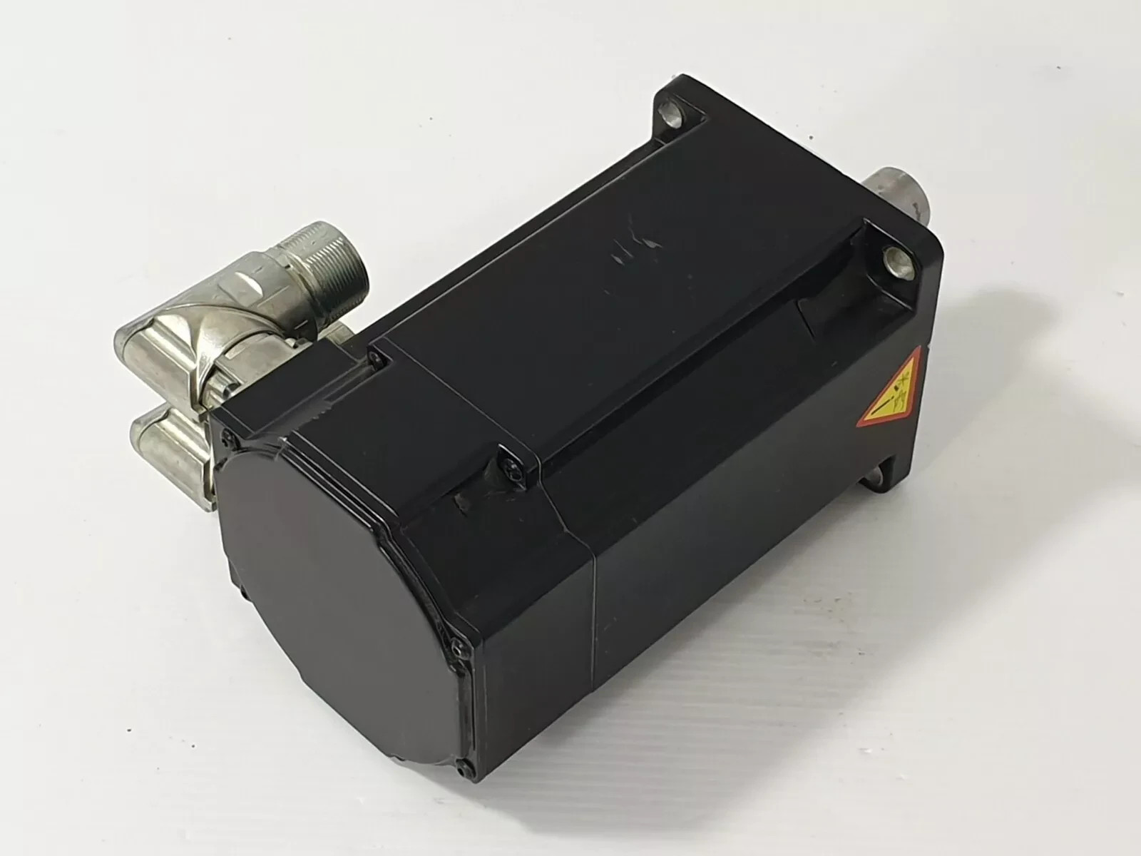 B&R 8JSA42.R0035D000-0 REV_C0 SERVO MOTOR IN 2.18 A IO 2.74 A 560-VDC NN 3500MIN