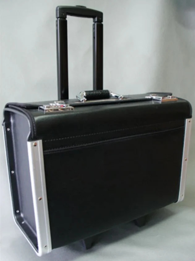 HT319HW – PLATT LUGGAGE – CATALOG CASE – Interior Dimensions (L x W x D): 17″ x