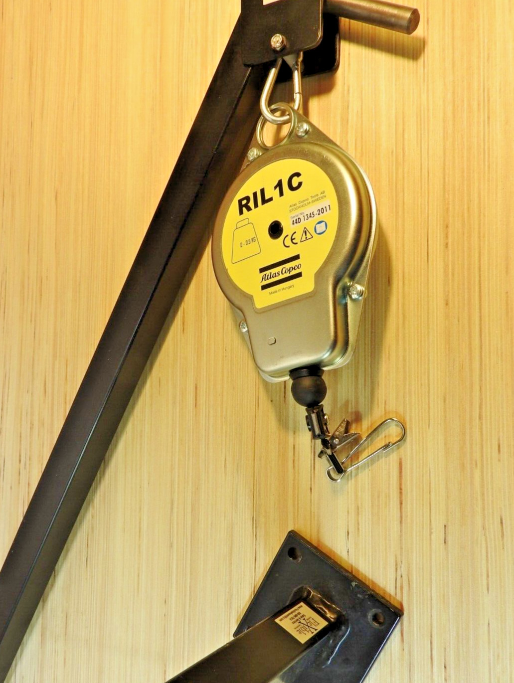 Atlas Copco RIL1C Tool Balancer with Bench-Mount Arm, 0-0.5kg – New
