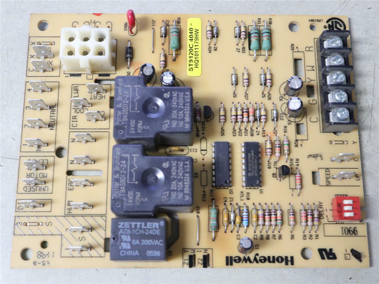 Honeywell ST9120C4040 Furnace Control Circuit Board HQ1011179HW