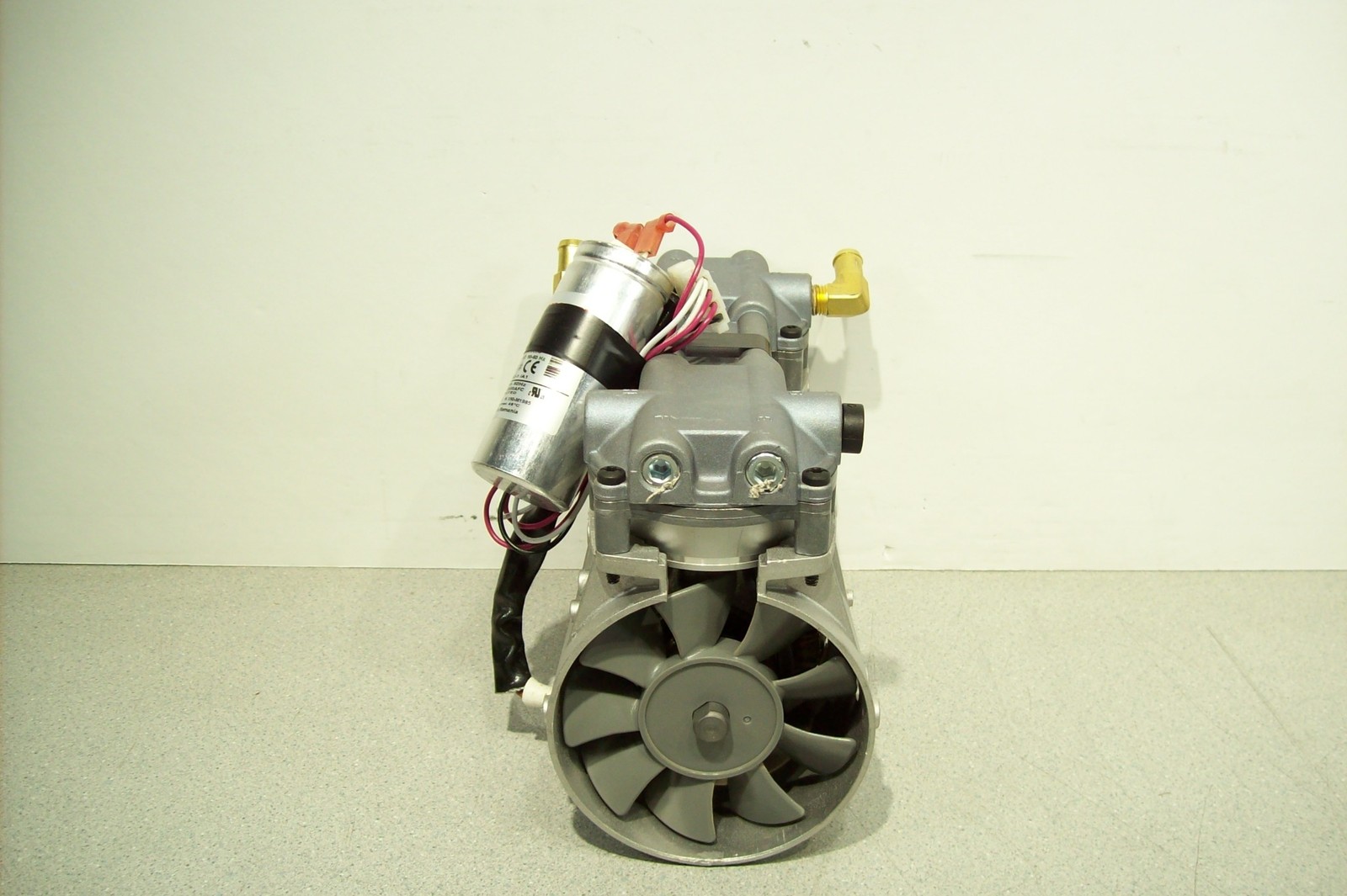Rietschle Thomas 2505CE Oilless Air Vacuum Pump 20-27 In Hg 60-100 Psi