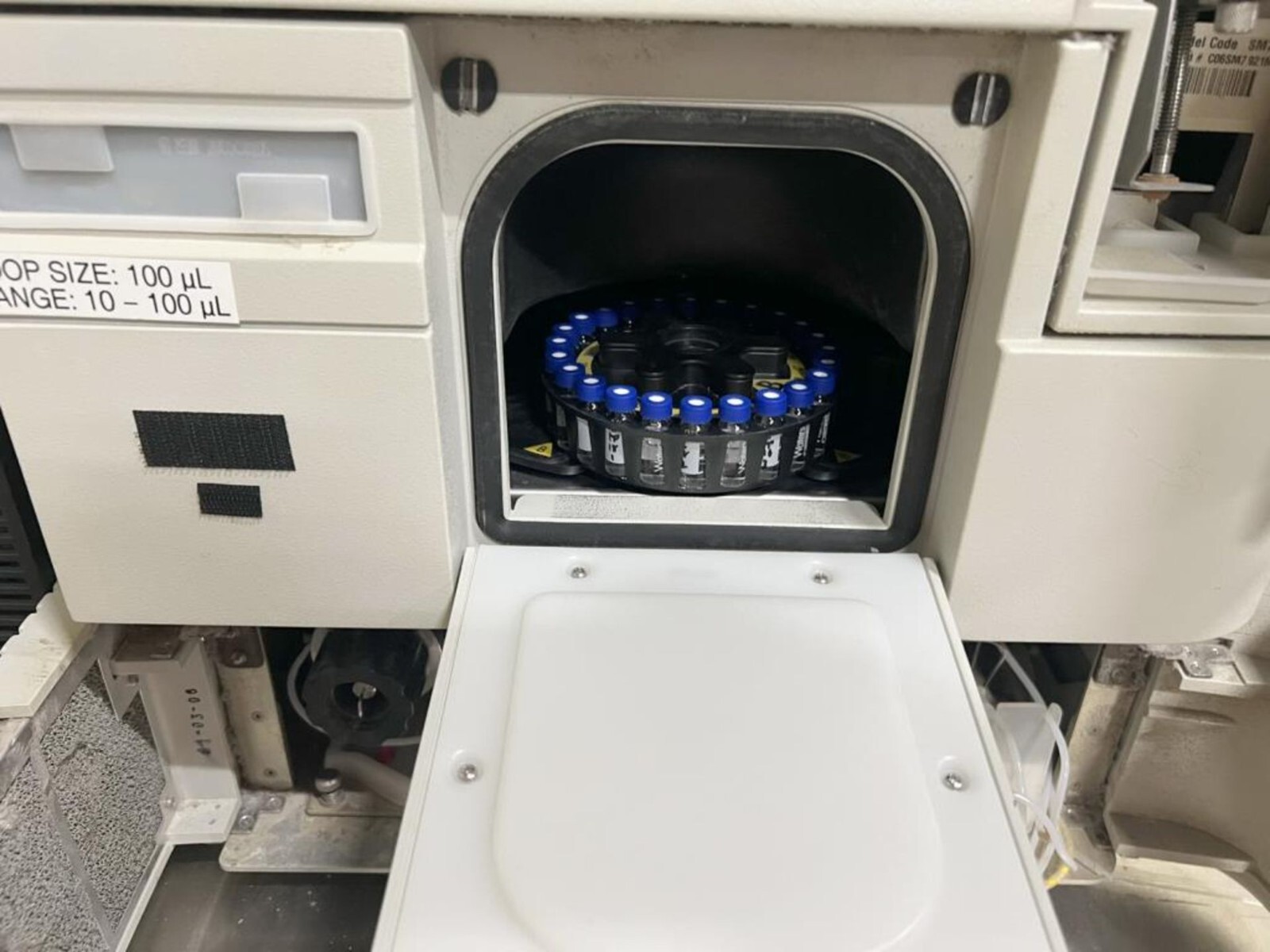 Waters 2695 HPLC includes Waters 2475 Fluorescence Detector with Server