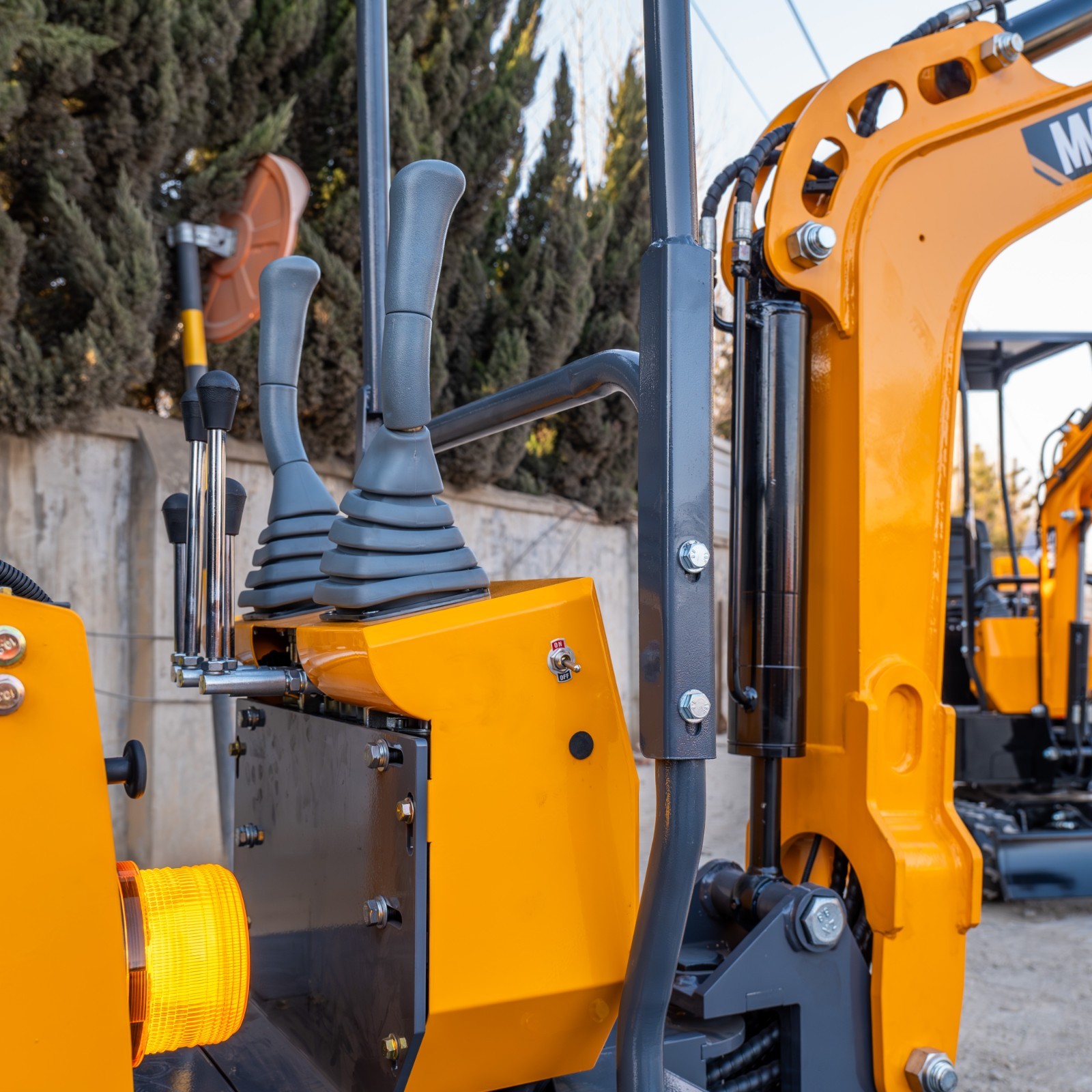 FREE SHIP 1.4Ton Mini Excavator With B&S EPA Engine Swing Boom+5 ATTACHMENT