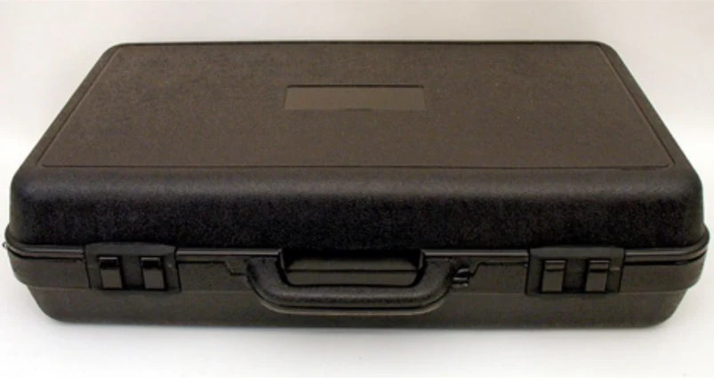 902 – PLATT LUGGAGE – BLOW MOLDED CASE – Exterior Dimensions (L x W x D): 27 1/2