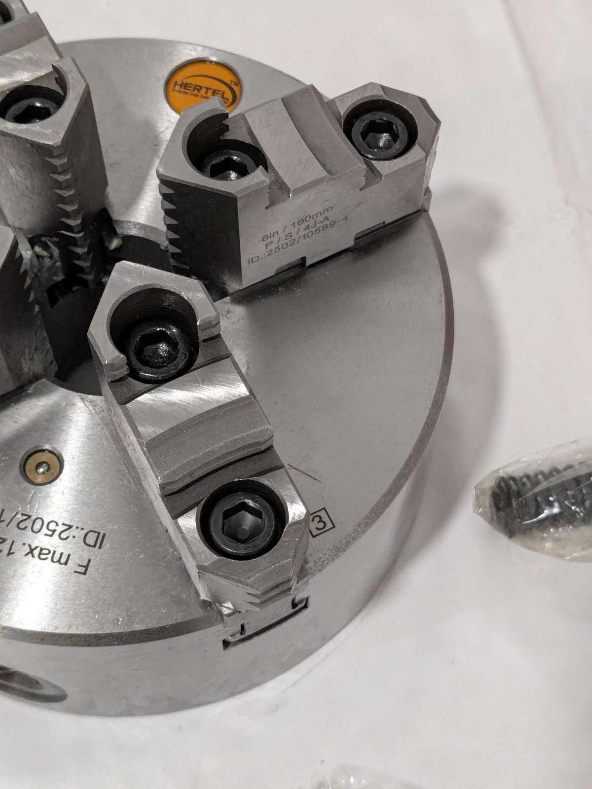 Hertel Manual Lathe Chuck: 6″, 4 Jaw, Self-Centering 97019012