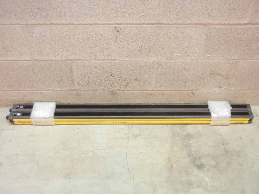 LEUZE LUMIFLEX CT30-1200/BH3 / CT30-1200/BH6 USED LIGHT CURTAIN SET 1200MM