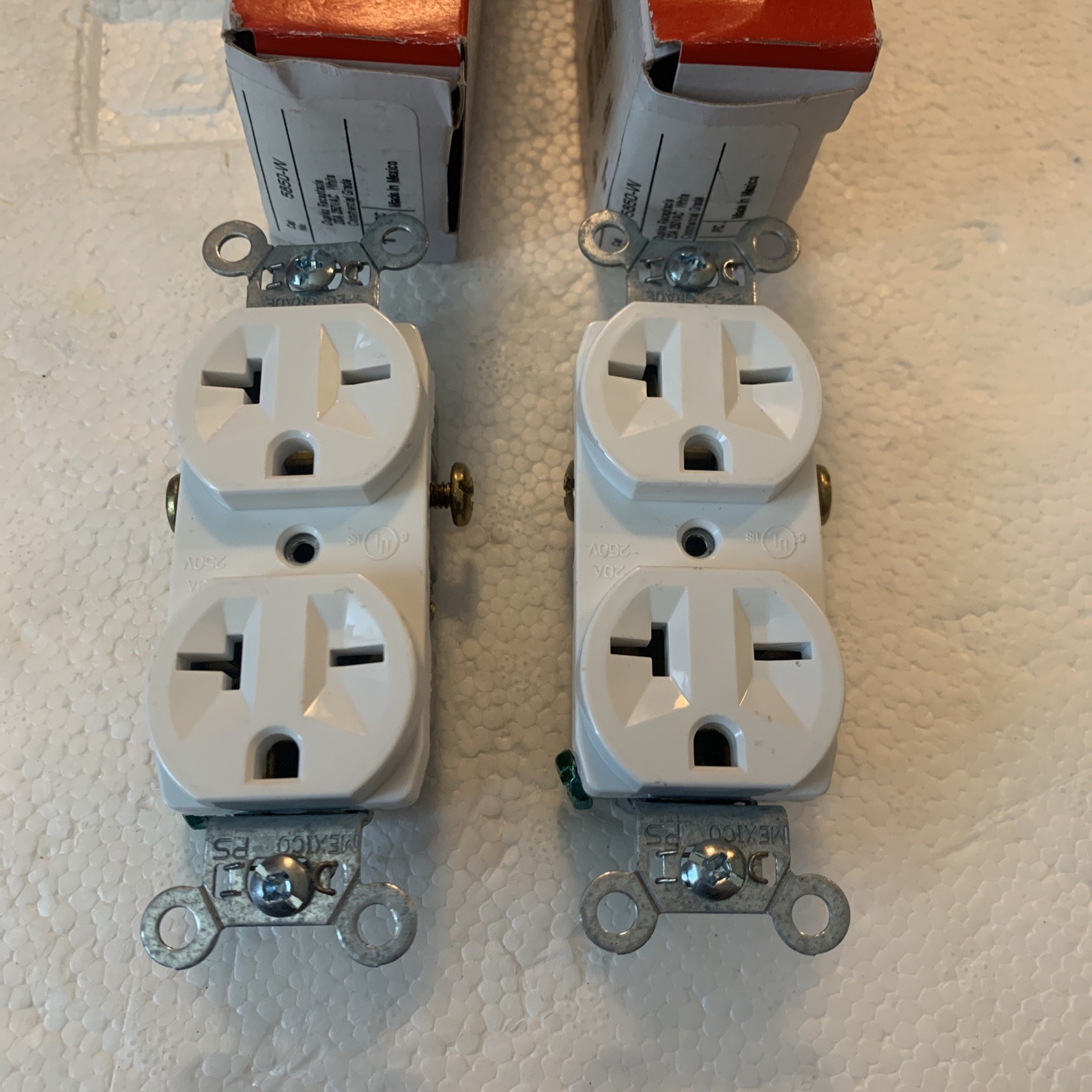 Lot Of 2 Legrand 5850-W Duplex Receptacle 20A 250V WHITE Commercial Grade Mexico