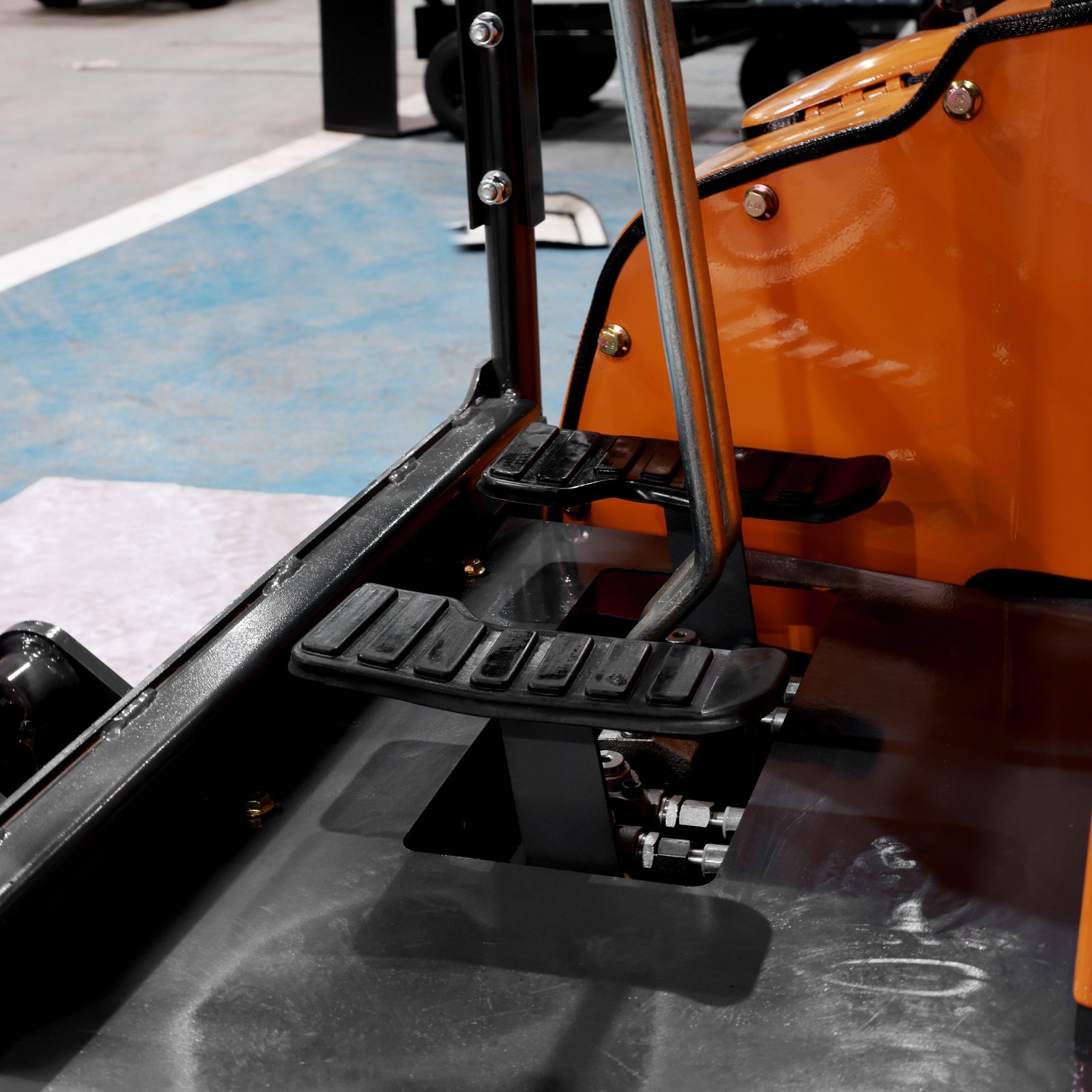 20HP Kubota EPA Mini Excavator | Hydraulic Thumb, Side Tilt & Wide Tracks