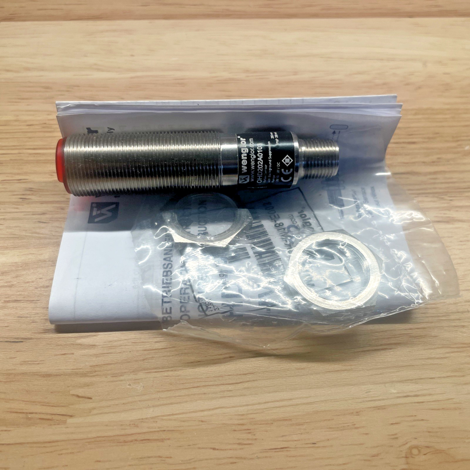 Wenglor OHD202A0103 Reflex Sensor Background Suppression 200mm Range New