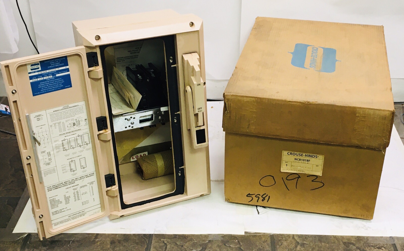 CROUSE HINDS NCB1018F-WT-30-EHB24 30 AMP CIRCUIT BREAKER ENCLOSURE !NEW IN BOX!