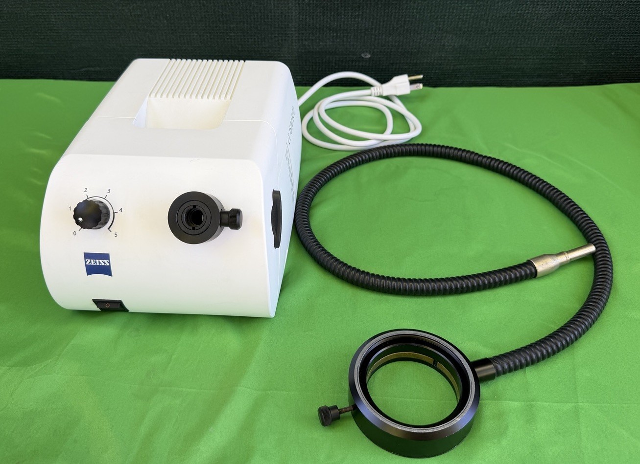 Zeiss CL 1500 ECO Fiber Optic Cold Light Source with Slit-Ring Illuminator