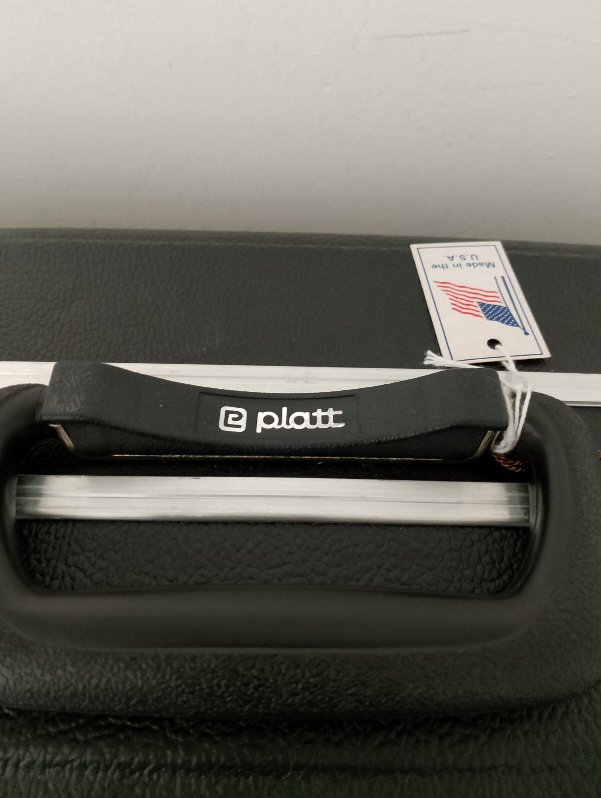 PLATT LUGGAGE – LIGHT-DUTY ABS CASE Interior Dimensions 18″ x 13″ x 5″