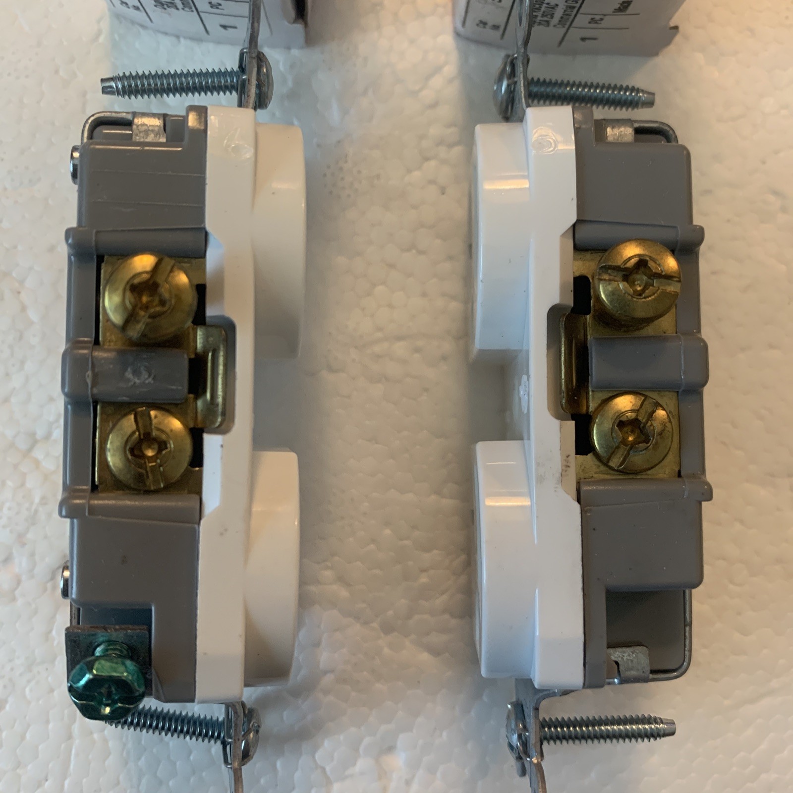 Lot Of 2 Legrand 5850-W Duplex Receptacle 20A 250V WHITE Commercial Grade Mexico