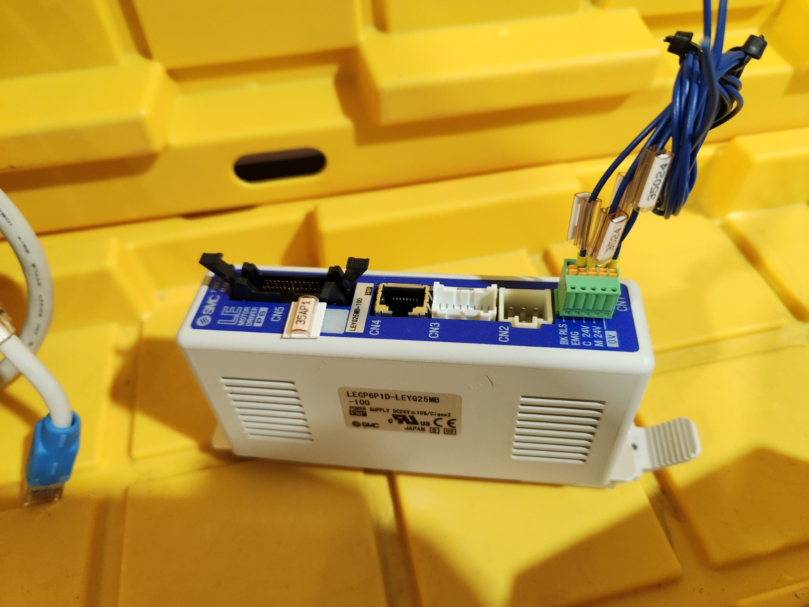 Electric Actuator SMC LEFS32A-200-R58P30 Electric Slider W/ Driver & Cables
