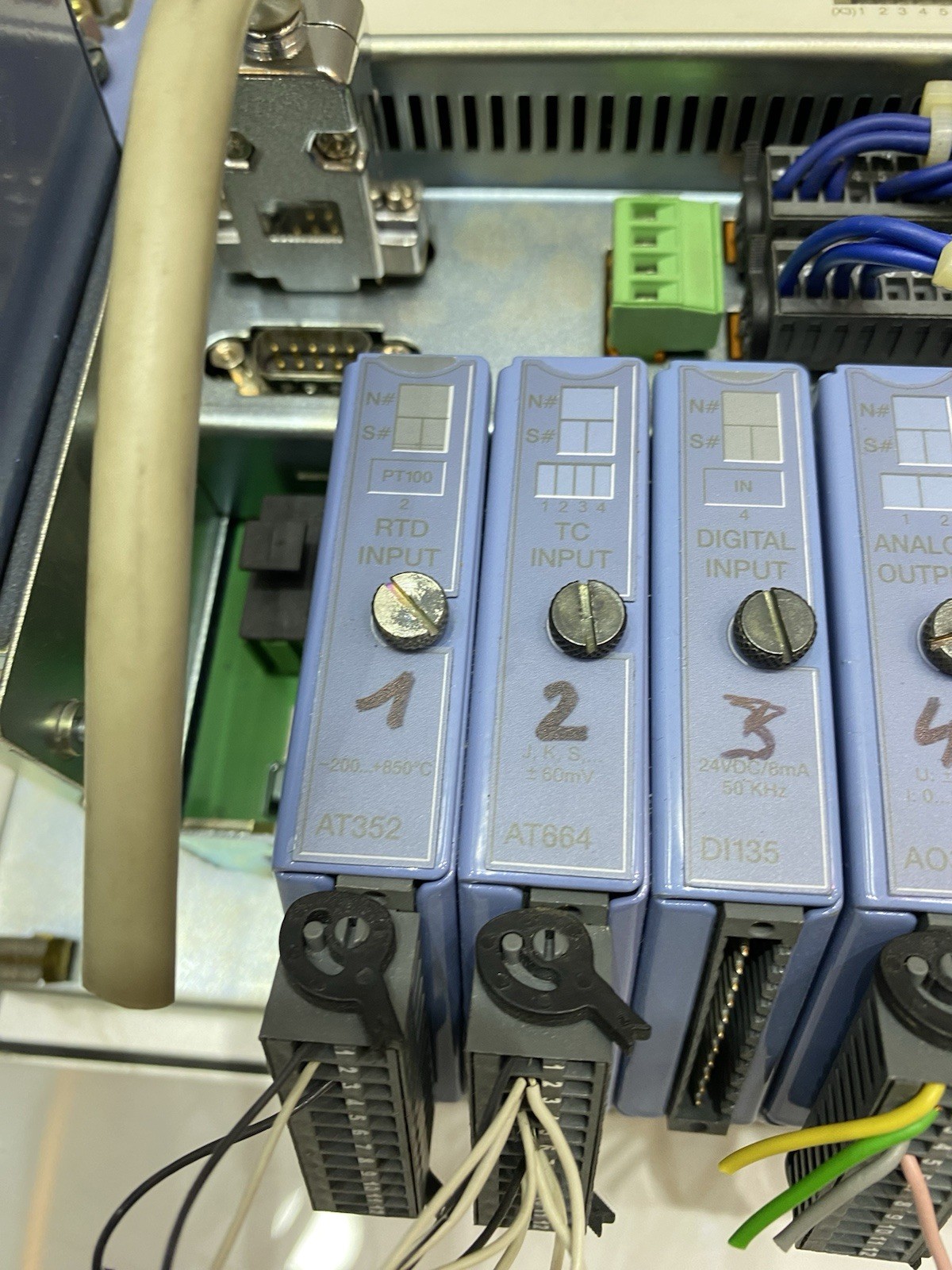 B&R PP41 4P3040.01-490 Panel PC With 3IF681.96 ,AT352,AT664,DI135,AO352,AI774