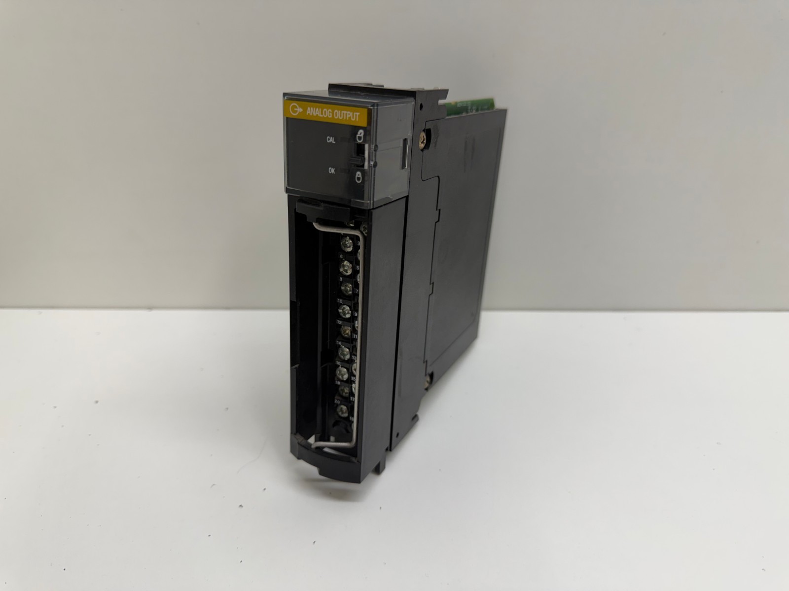 GOOD USED! ALLEN-BRADLEY ANALOG OUTPUT MODULE 1756-OF8/A