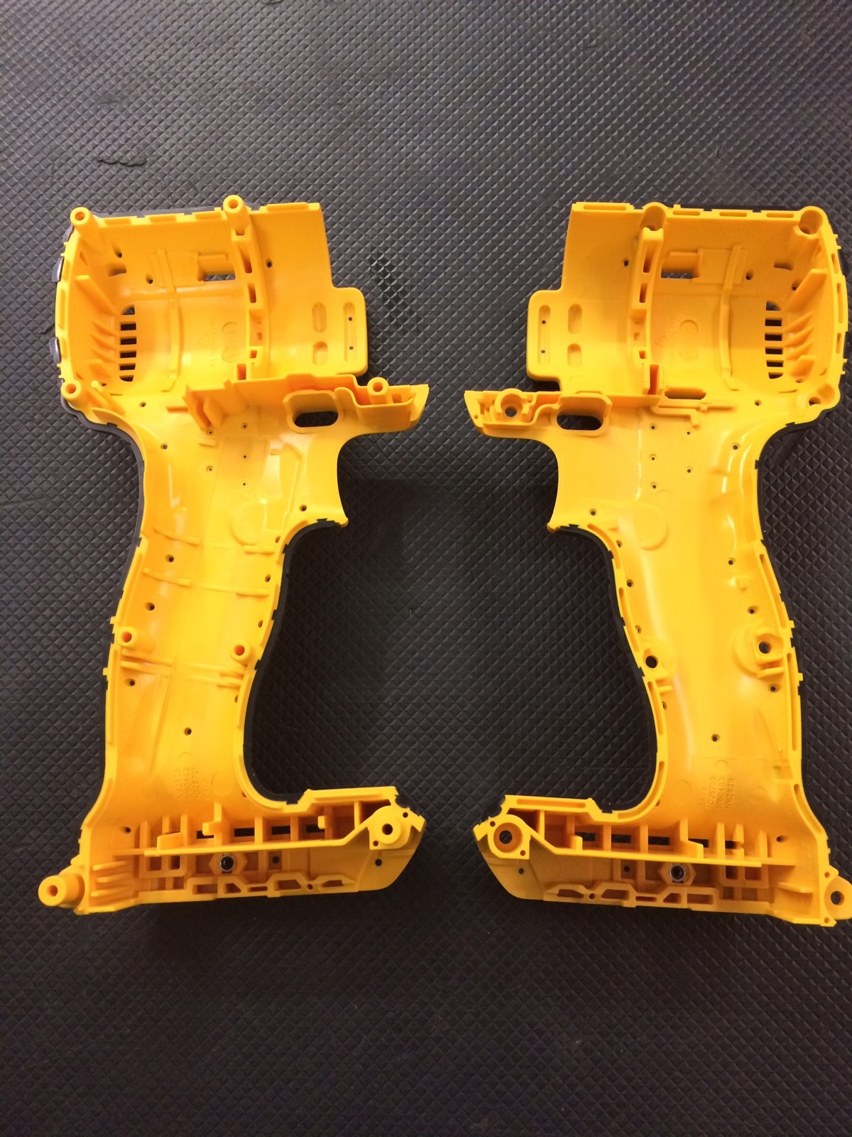 DEWALT 20V DCF886 IMPACT WRENCH DRIVER CLAM-SHELL SET * N162627 *