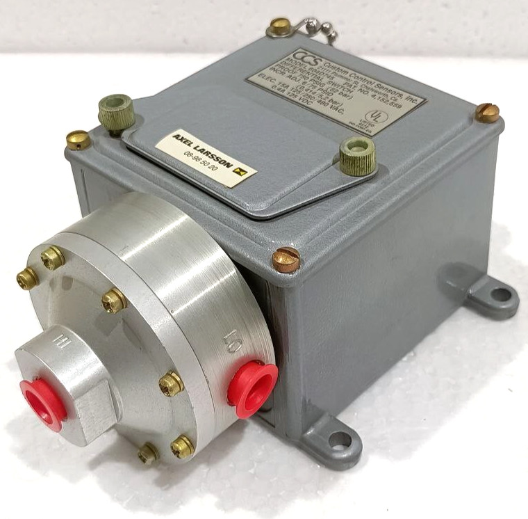 CSS 604D745 4,152,559 DIFFERENTIAL SWITCH PROOF 750PSIG 52BAR NEW FAST SHIPPING