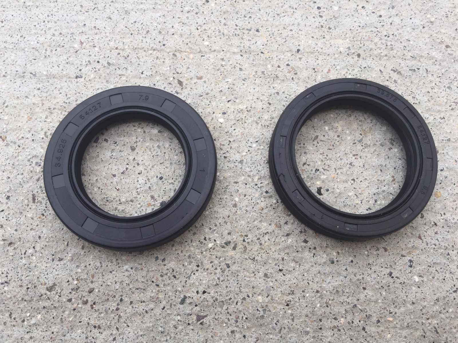2 pcs Rotary Cutter Gearbox Oil Seals King Kutter 156005 & 156010 (002/005)