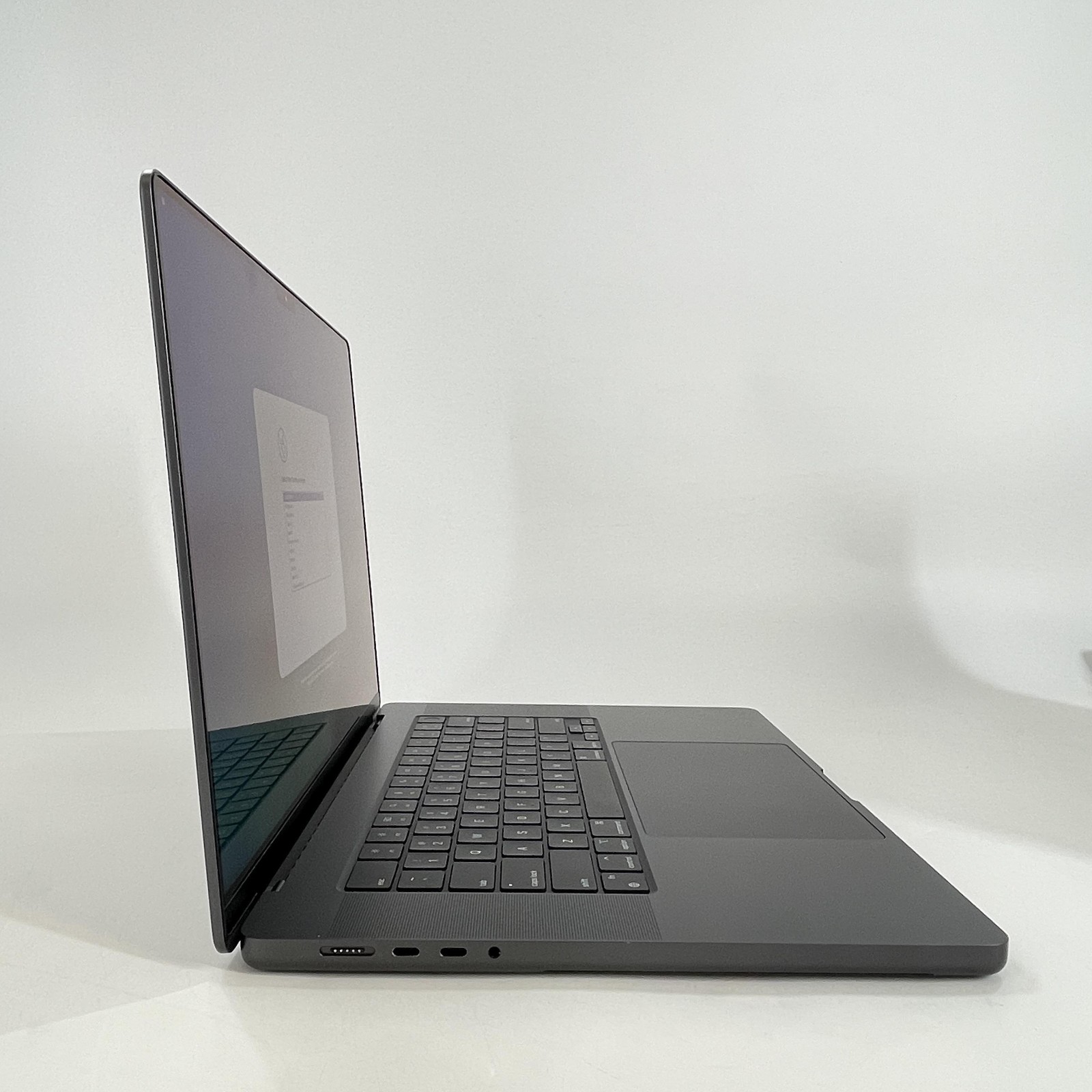 MacBook Pro 16 Black 2024 M4 Pro 14-Core CPU 20-Core GPU 24GB 512GB Dark Spot