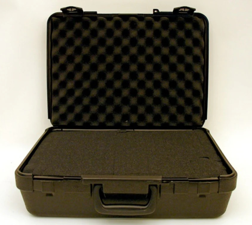 706 – PLATT LUGGAGE – BLOW MOLDED CASE – Exterior Dimensions (L x W x D): 19″ x