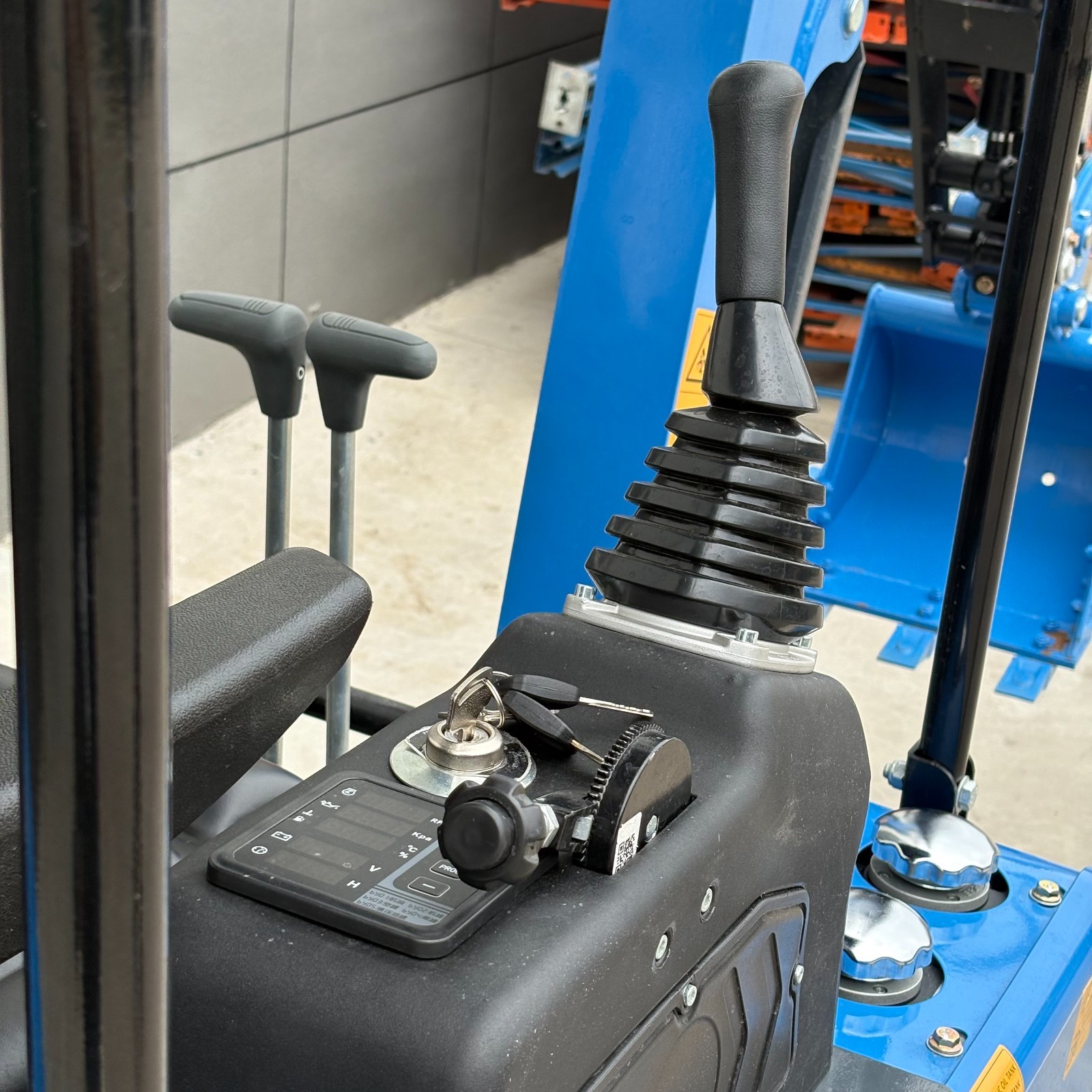 4,000 lbs Mini Excavator | KUBOTA Diesel Engine | Hydraulic Thumb，Compact Digger