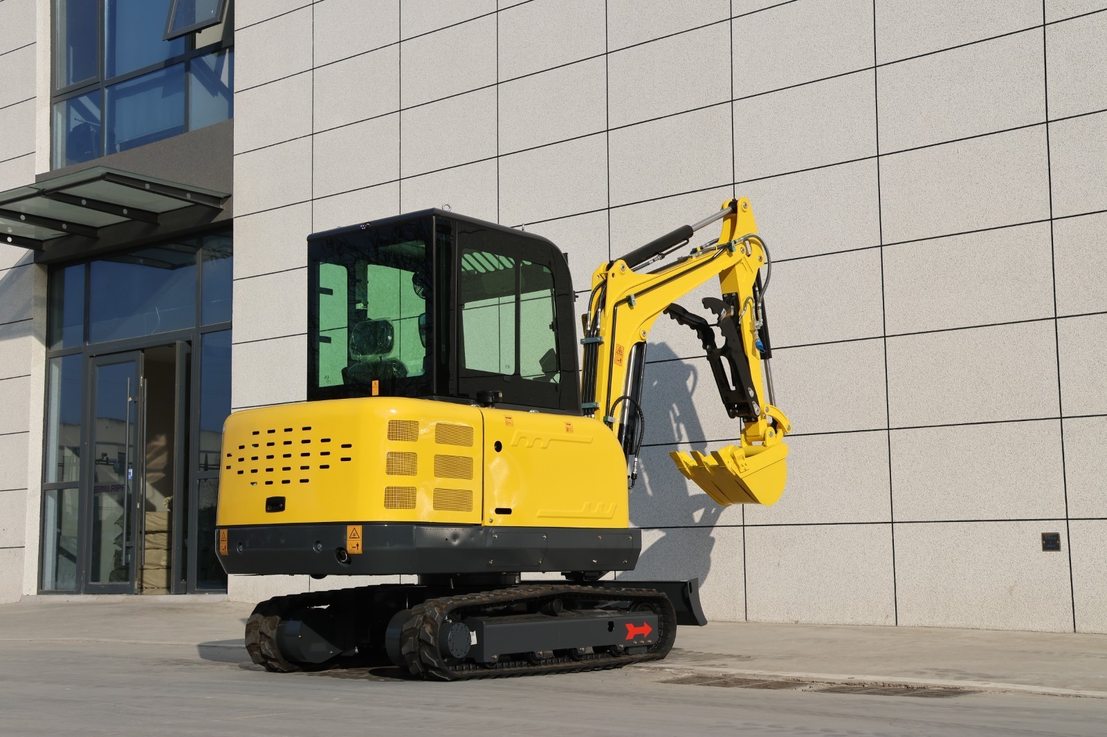 3.5-ton Kubota V1505 diesel mini excavator 25hp cab air conditioning thumb clamp