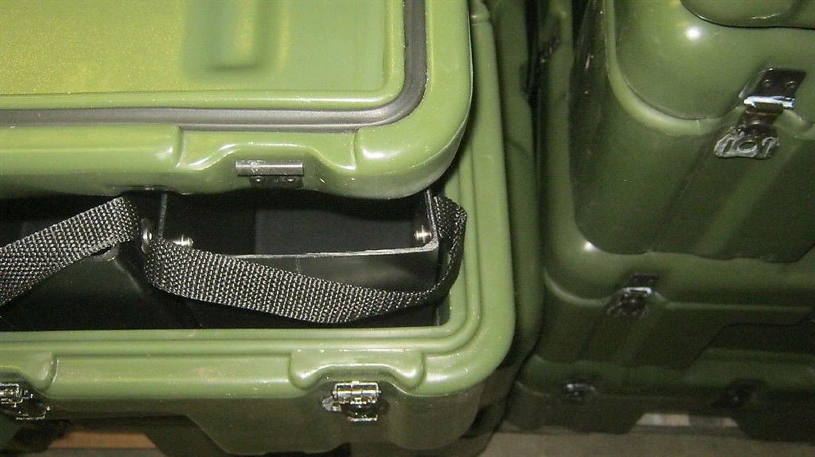 Hardigg Pelican Single Lid Hard Case 33x21x13 Medical Chest 5 Inner Totes