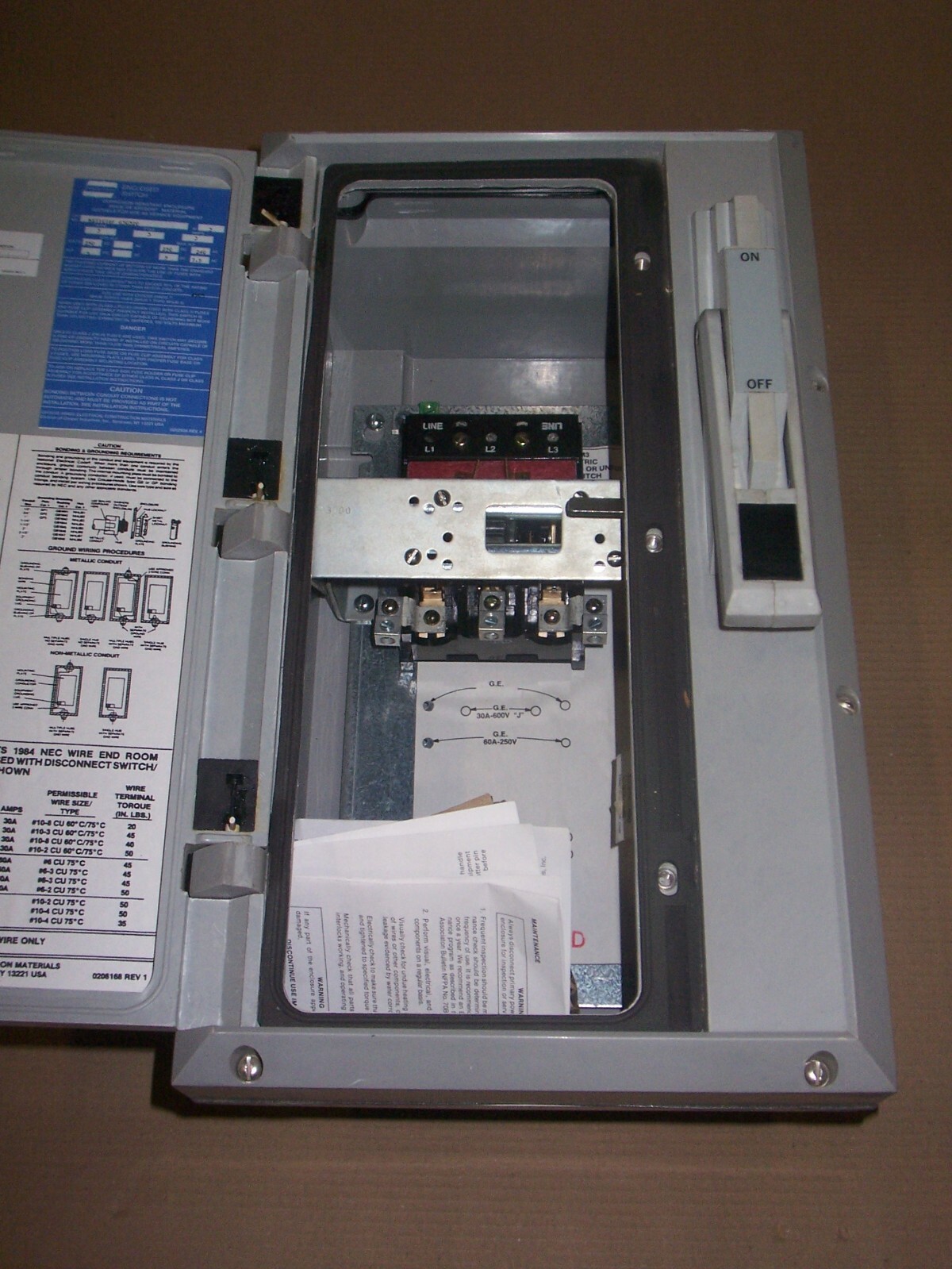 NEW Crouse NST1018F G30320 30 Amp 240v Non-Fusible Switch Disconnect Nema 12