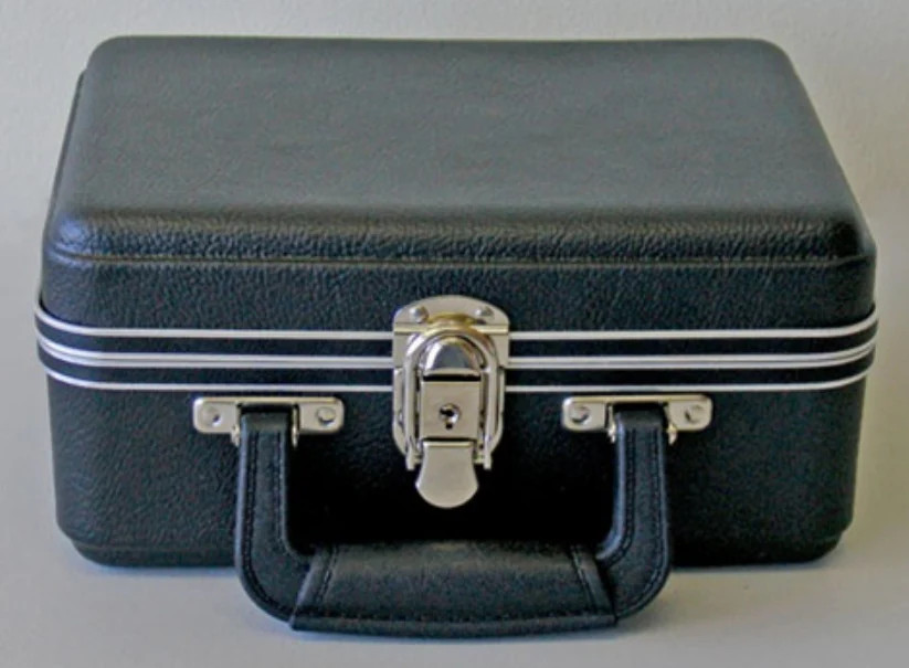 1410 – PLATT LUGGAGE – LIGHT-DUTY ABS CASE – Interior Dimensions (L x W x D): 10