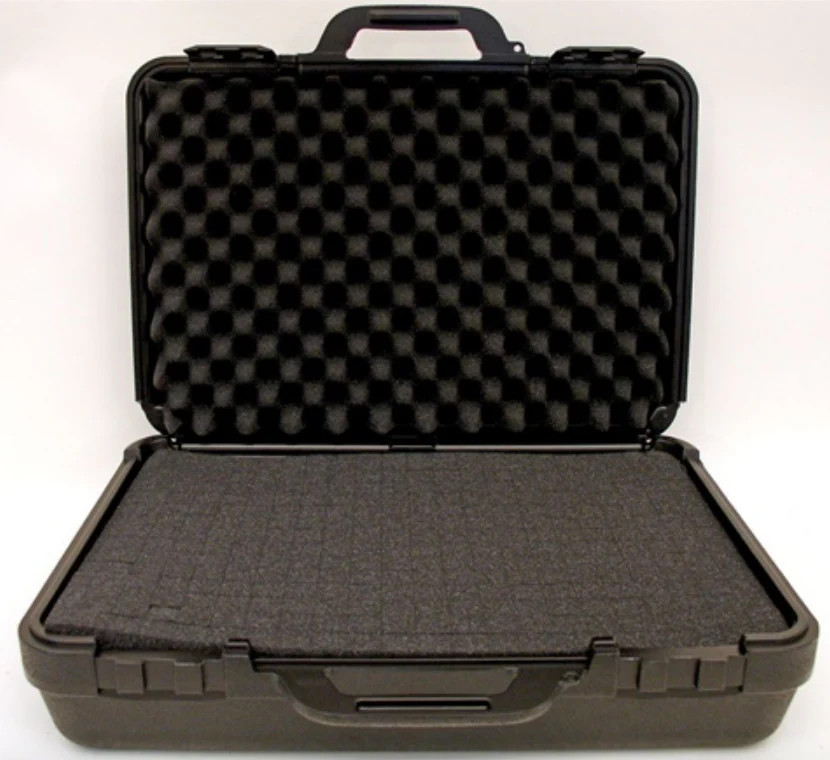 802 – PLATT LUGGAGE – BLOW MOLDED CASE – Exterior Dimensions (L x W x D): 23″ x