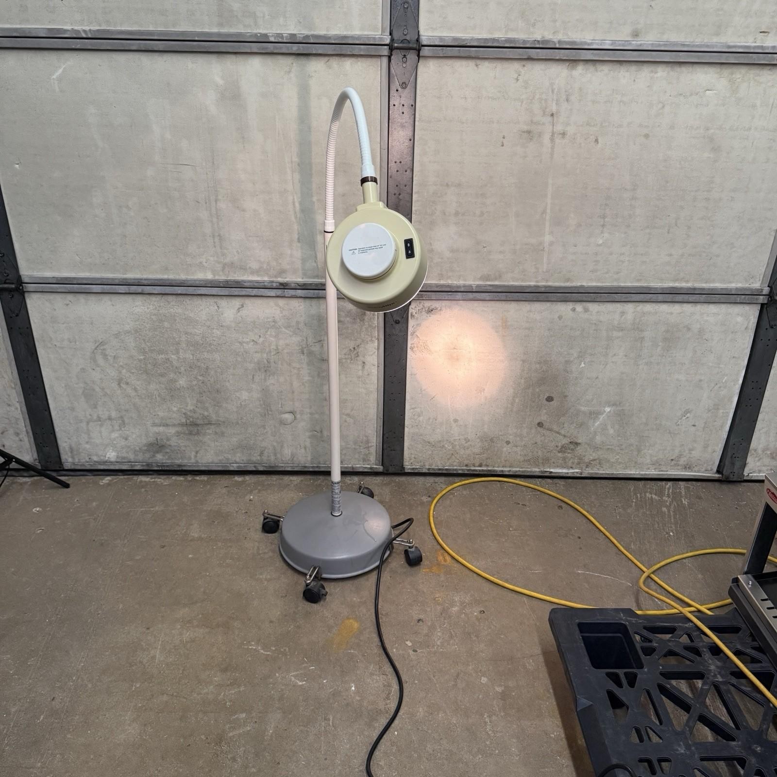 ✅Welch Allyn LS-100 Exam Rolling Floor Light Flexible Neck Rotating Head
