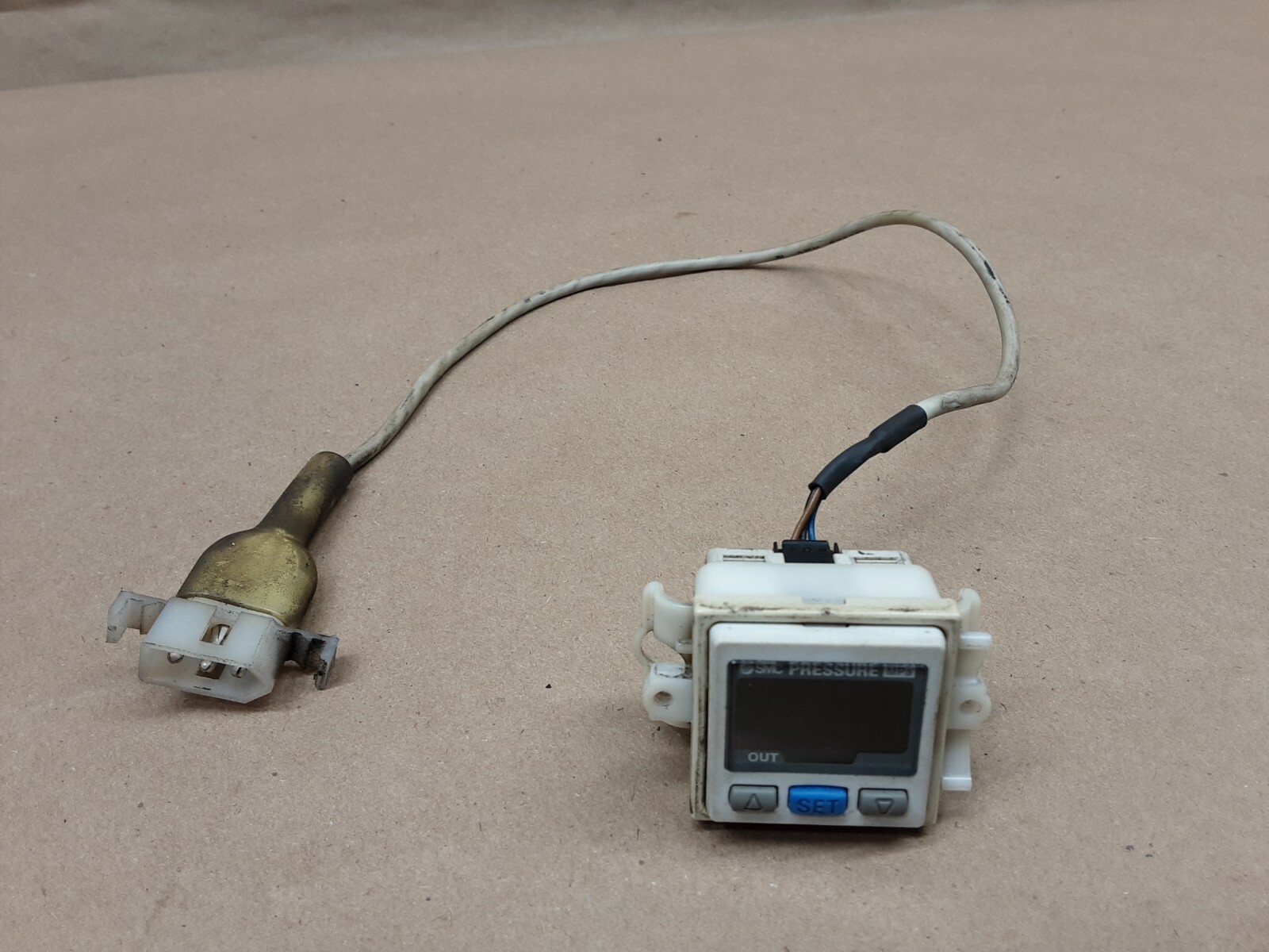 SMC ISE30-T1-25-M Pressure Switch #1016F25*AD