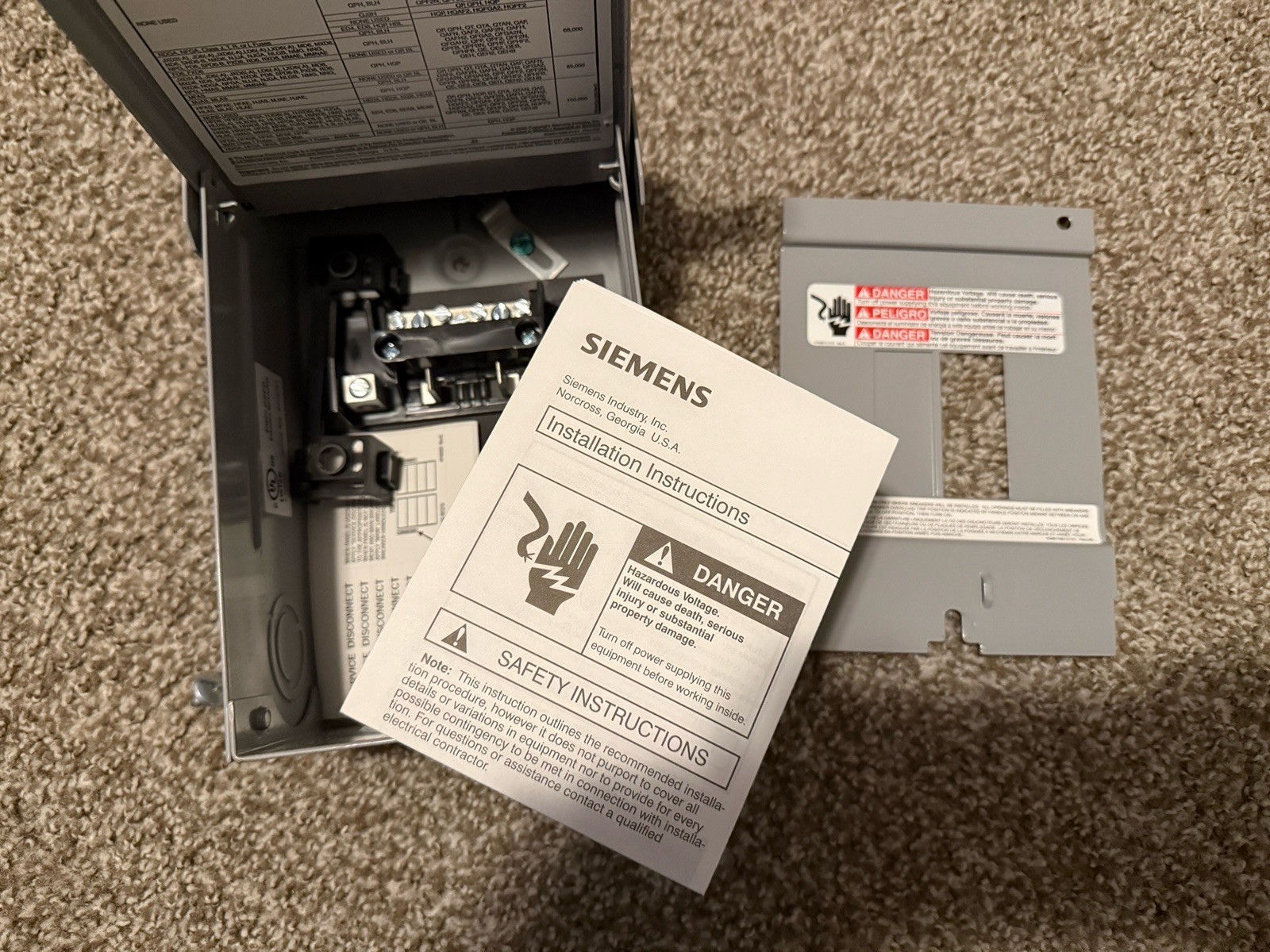 Siemens 60 Amp Gray Outdoor Circuit Breaker Enclosure W0204ML1060 NEW