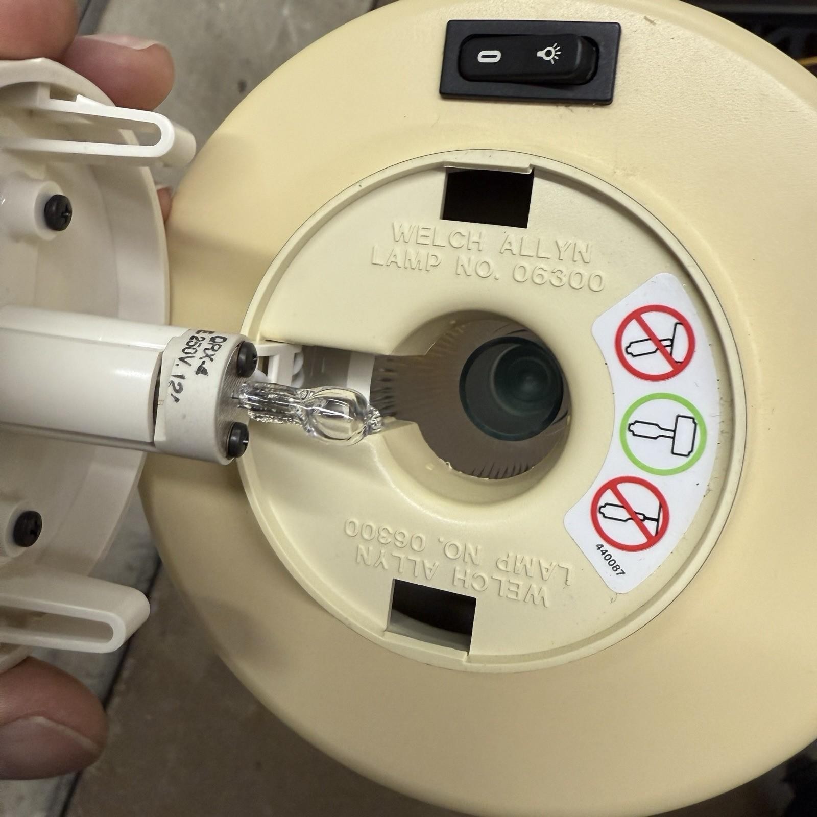✅Welch Allyn LS-100 Exam Rolling Floor Light Flexible Neck Rotating Head