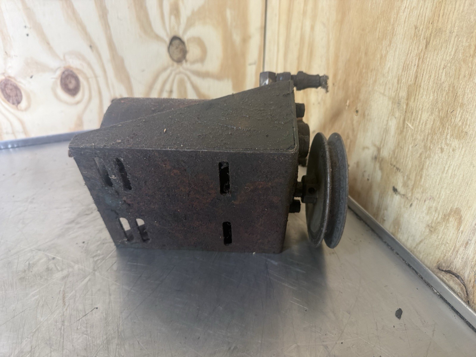 Hydro-Unit Model 03A2002 Pump Belt Driven Hydraulic Pump