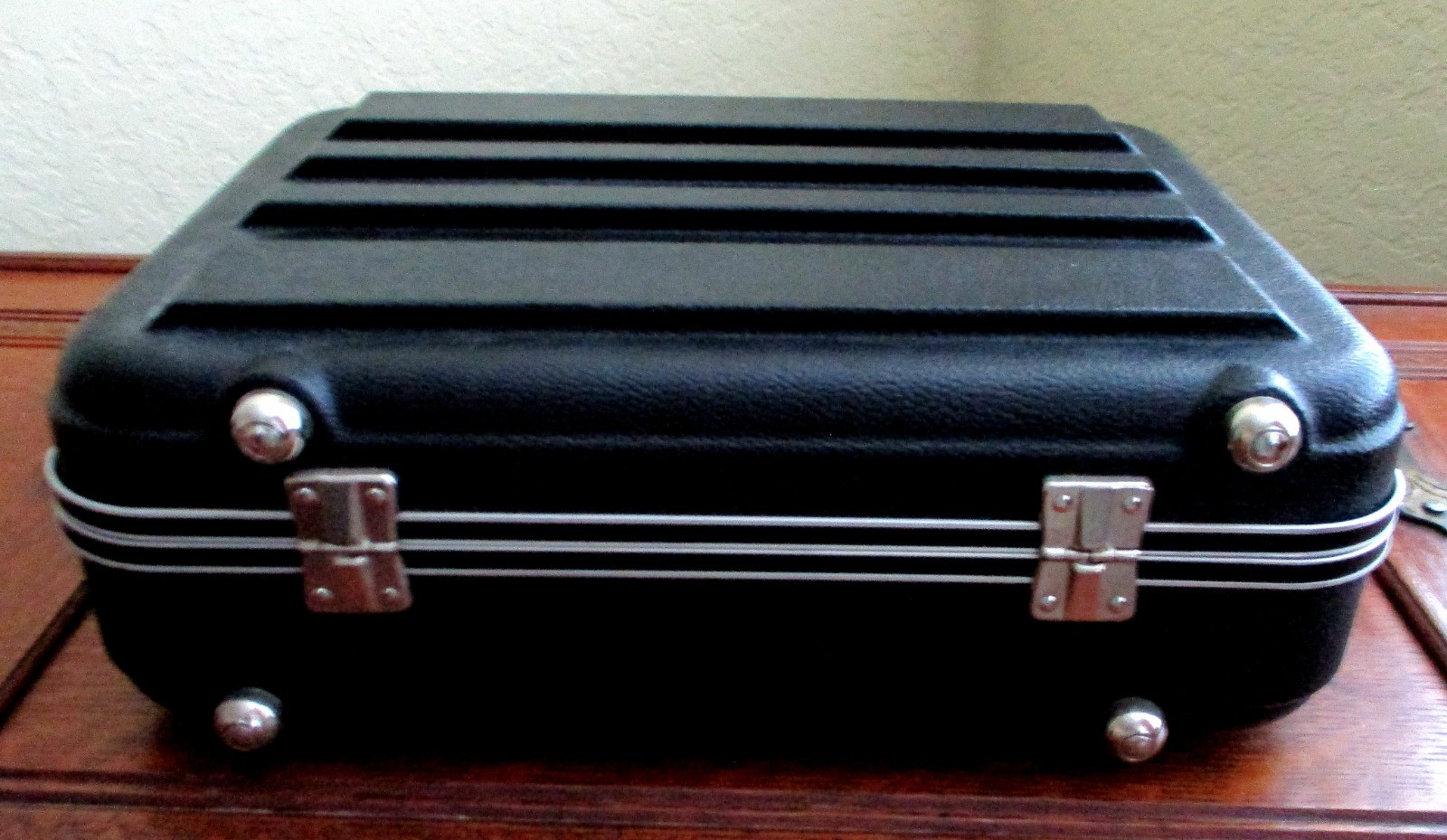 Platt 1416 Black Heavy-duty Case / Luggage with Foam Insert and Key