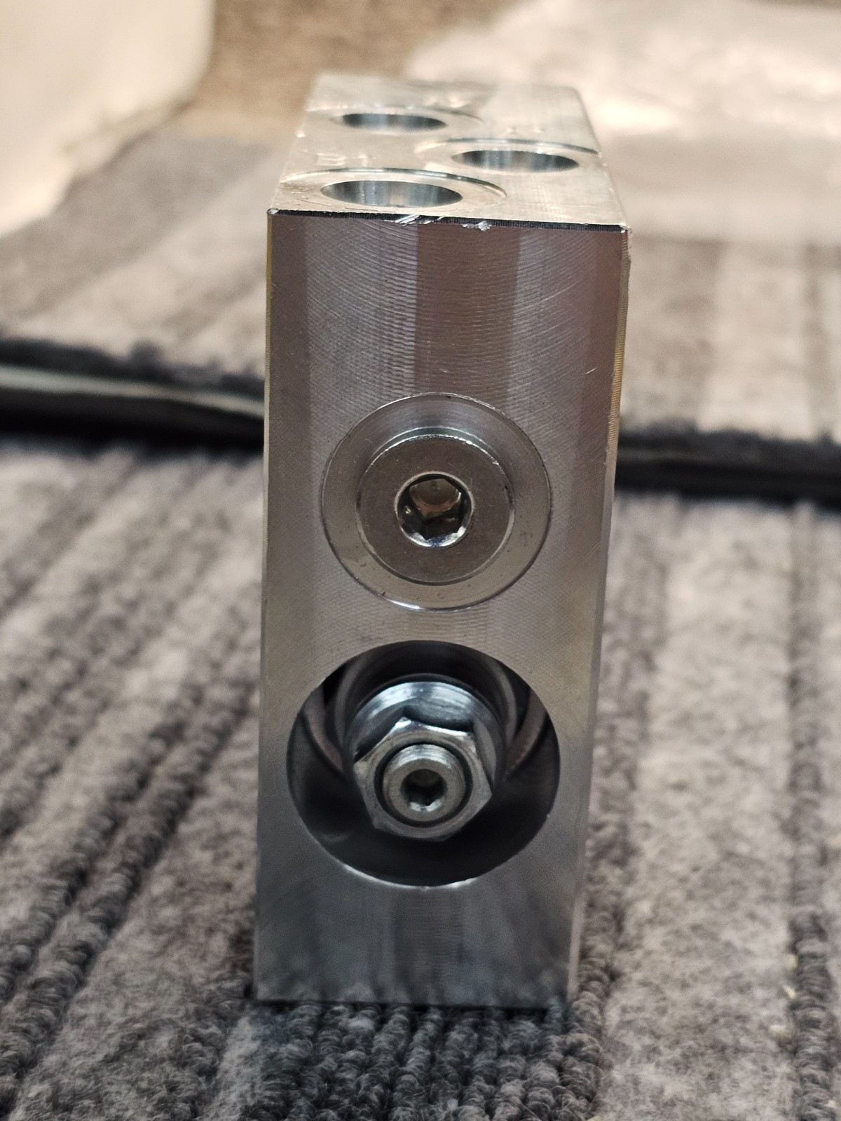 Hydraulic Manifold Steel Flow Control Valve 1.500 x 4.000 3-Port
