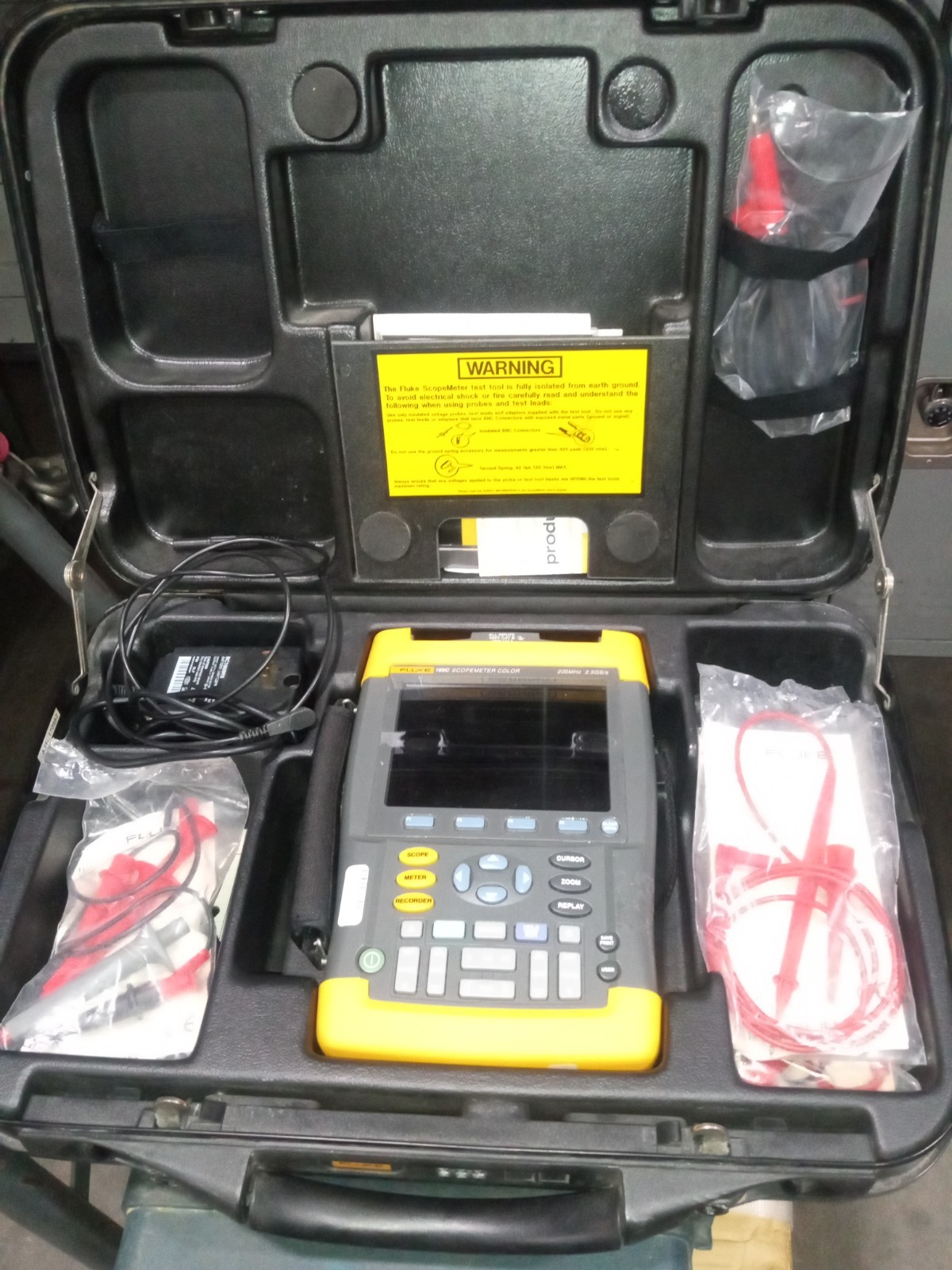 Fluke 199C ScopeMeter Color 2.5GS/s Dual-Input 200MHz HandHeld Oscilloscope