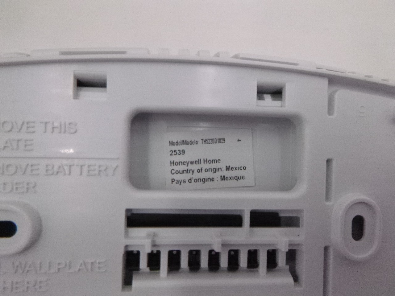 Honeywell FocusPro 5000 Non-Programmable 2 Heat/2 Cooling Thermostat