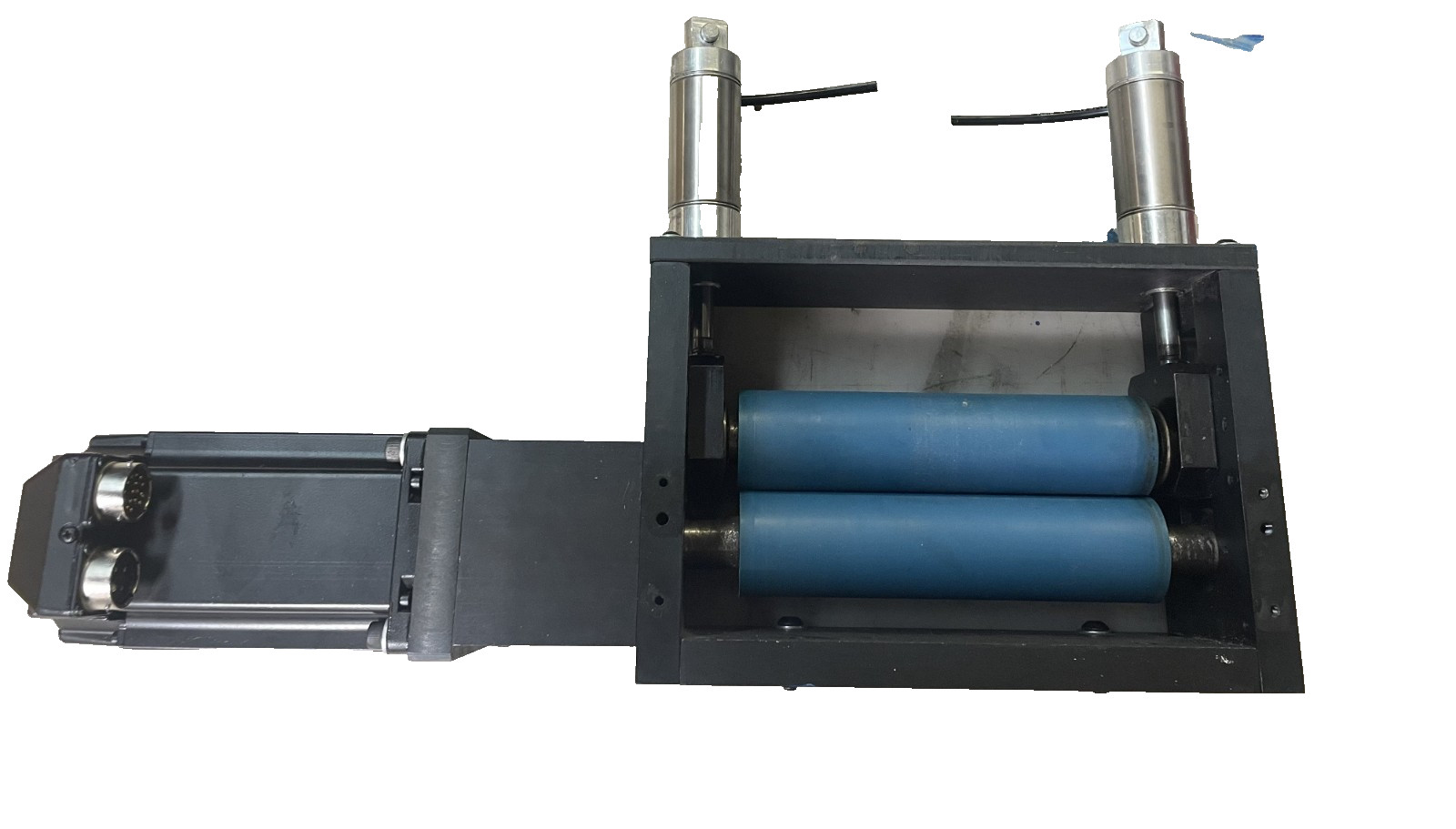 Allen-Bradley MPL-B430P-HJ22AA SER A Servo Motor with 8 inch nip roller
