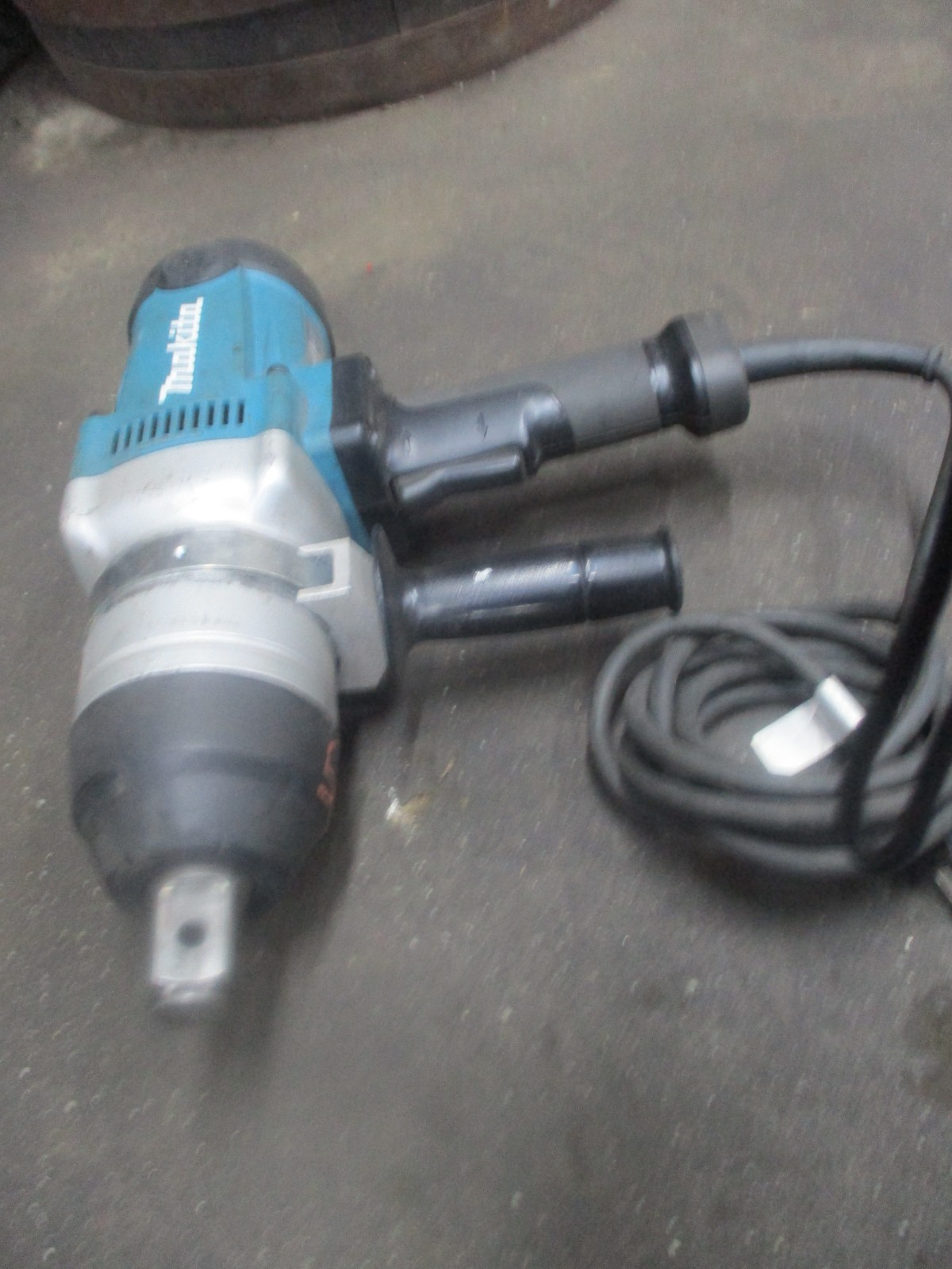 MAKITA TW1000 1″ IMPACT WRENCH 1,000 FT LBS