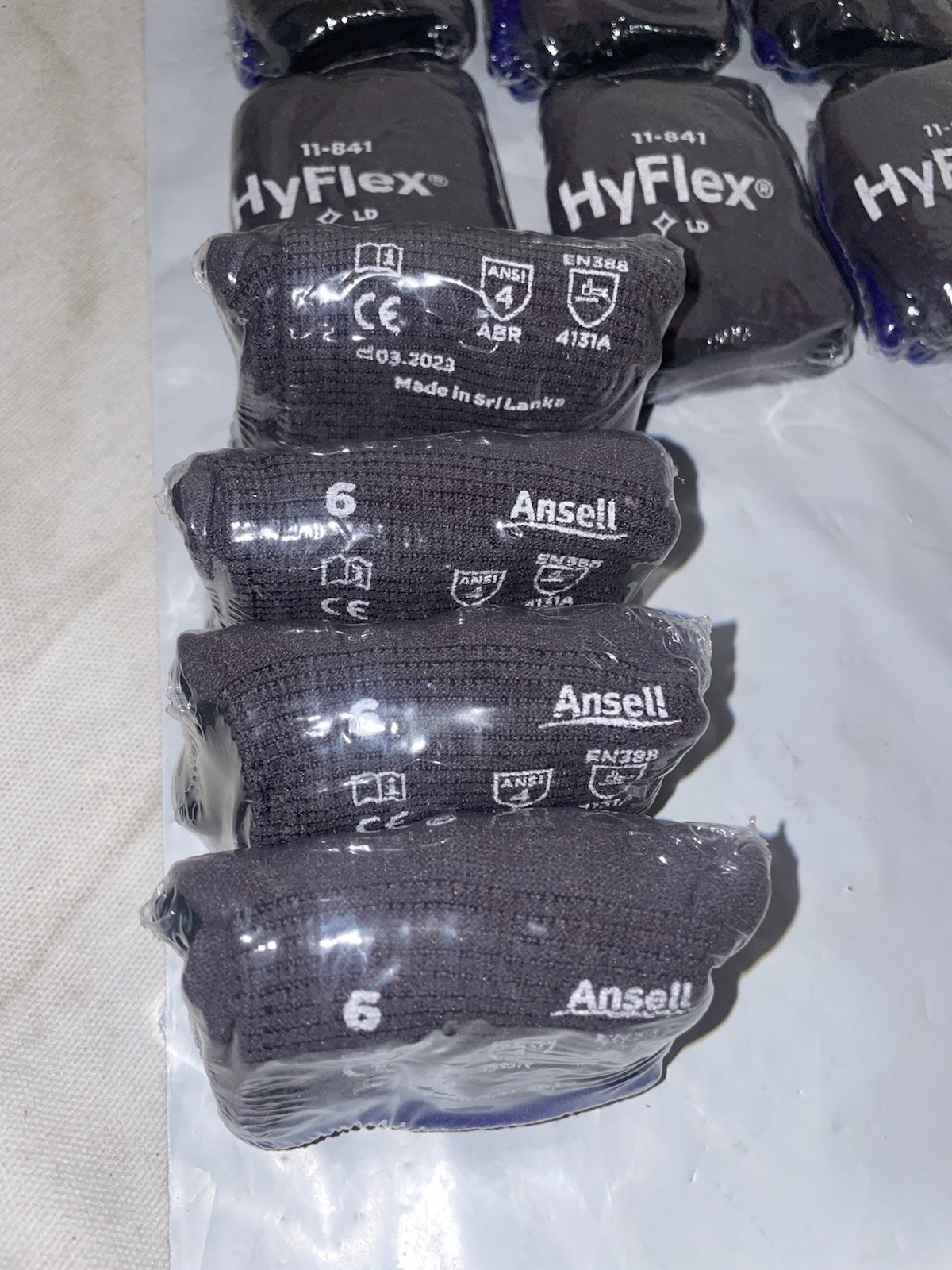 12 Pair Ansell HyFlex 11-841 Size 6 (Extra Small) Nitrile Foam Coated Gloves