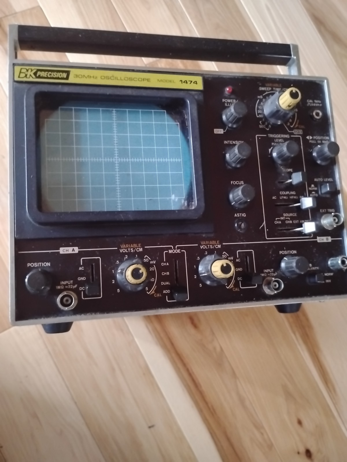 Vintage B&K Precision 1474 30mhz Oscilloscope No Power Cord