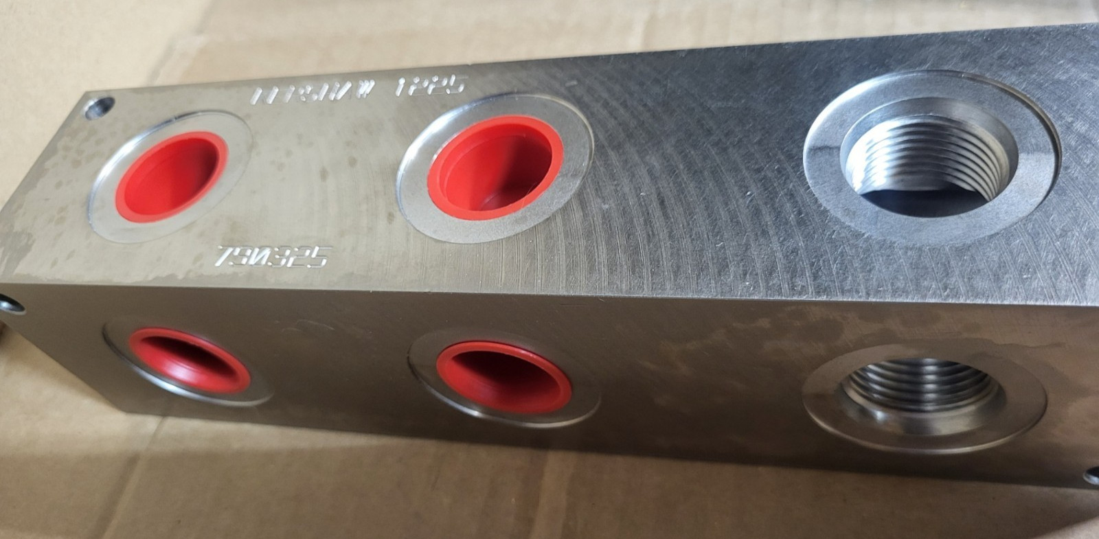 Hydraulic Manifold Block 10″ x 2 1/2″ With 8 ports 2 one inch , 6 are 3/4″ npt