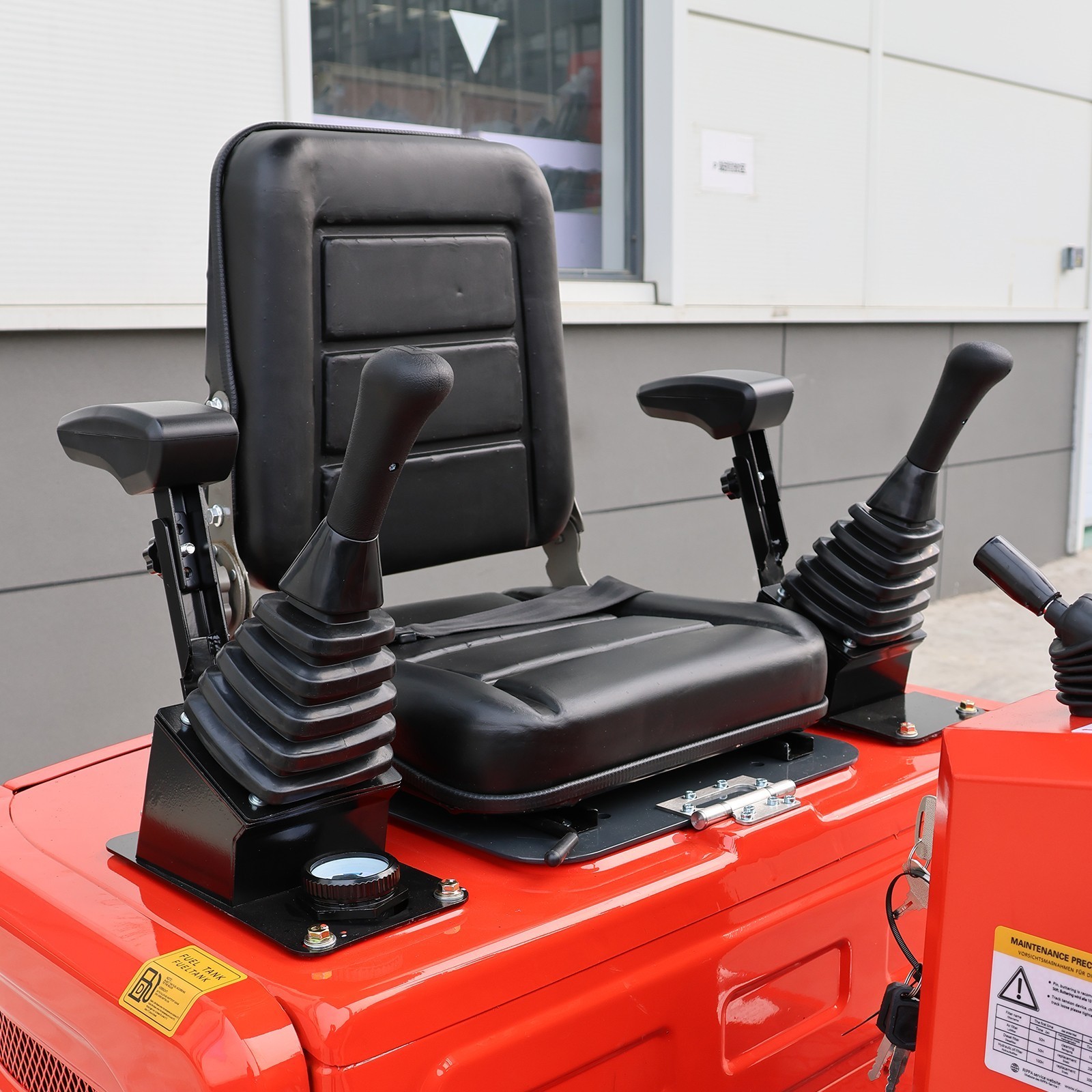 Mini Excavator 1.4Ton Digger 11.5hp Kubota Diesel Pilot System EPA Engine USA