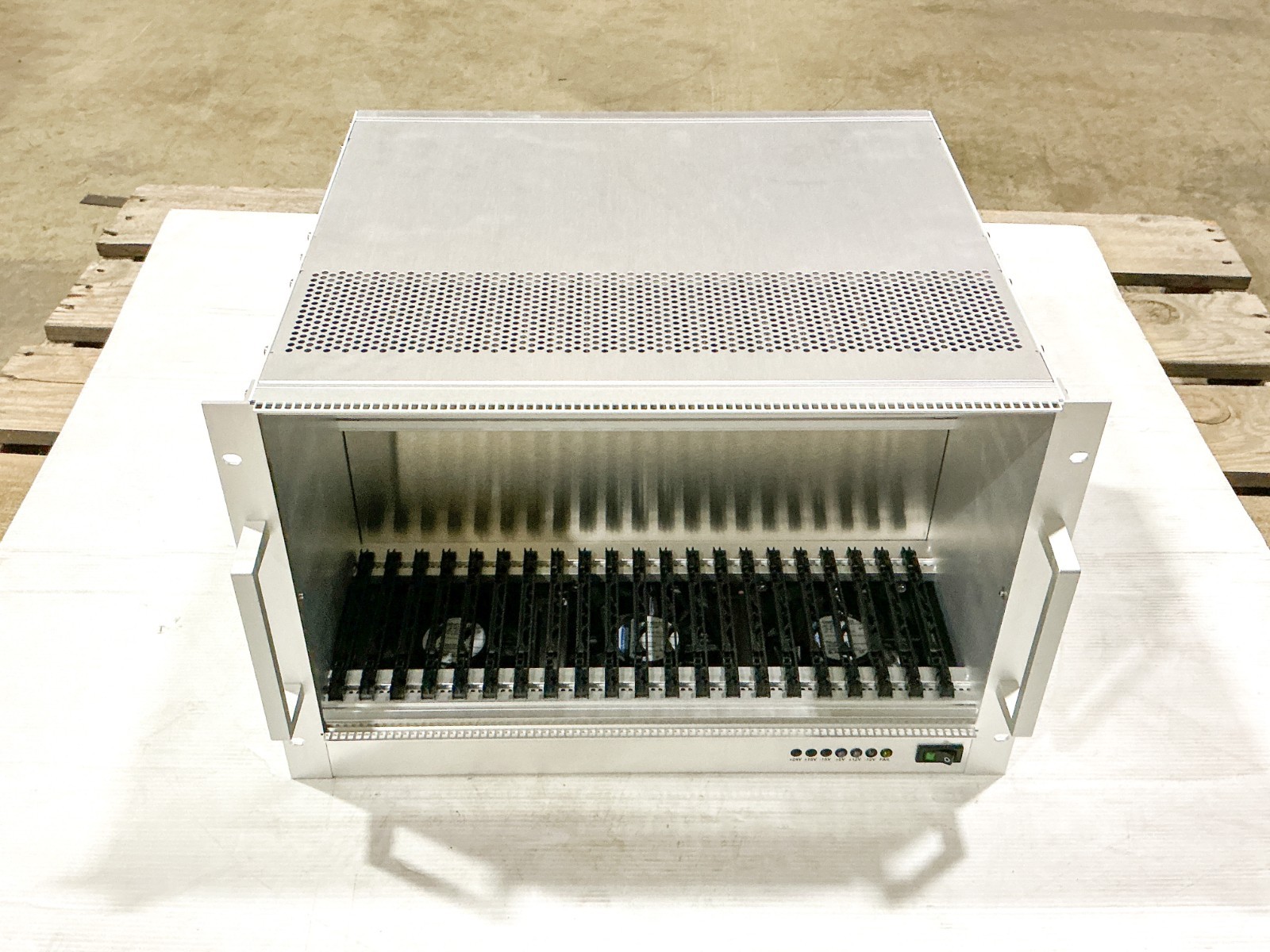 New Poly Rack 170321 VME-System 19 BGTR 7HE/380T MSC III Chassis 21 Slot 1371464