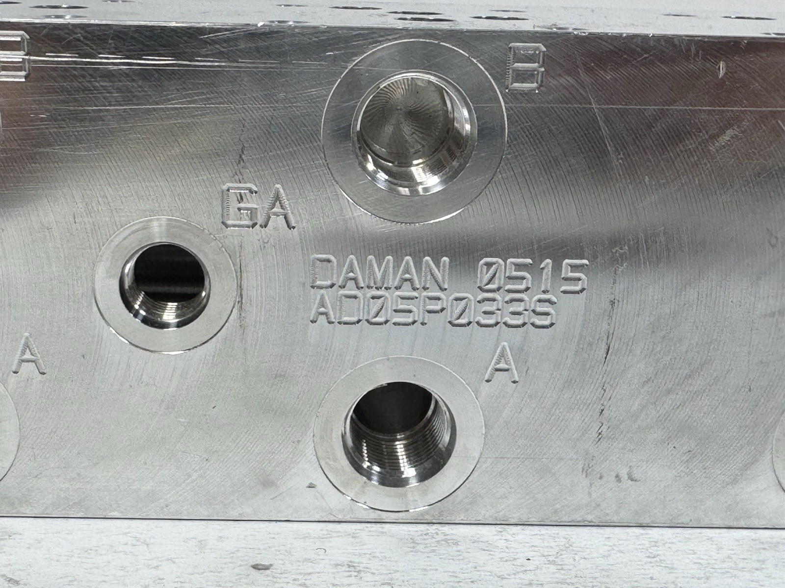 NEW GENUINE DAMAN AD05P033S ALUMINUM D05 3-STATION HYDRAULIC VALVE MANIFOLD