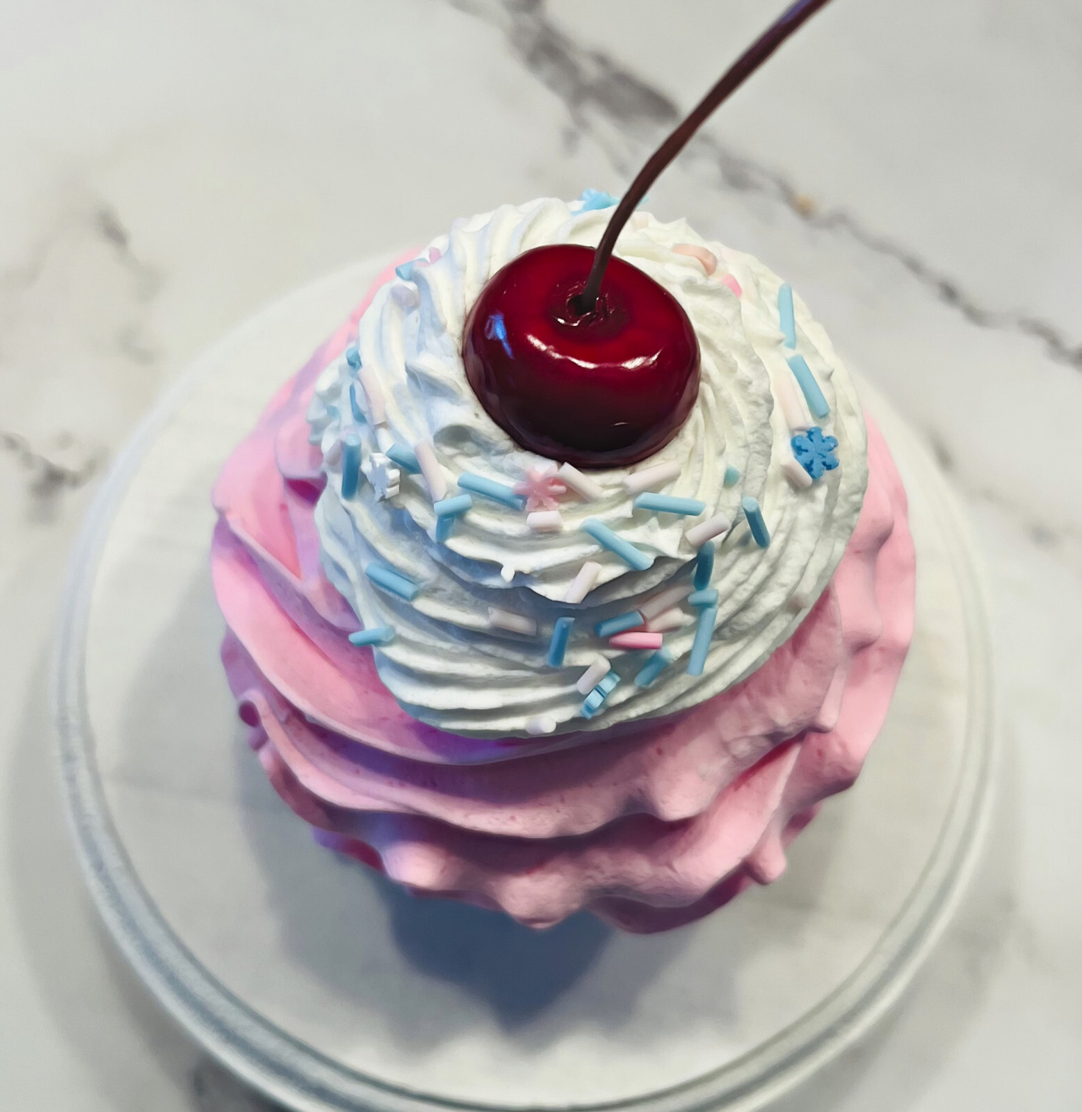 DEZICAKES Fake Cupcake Artificial Food Bubble Gum Cupcake Pink & Blue