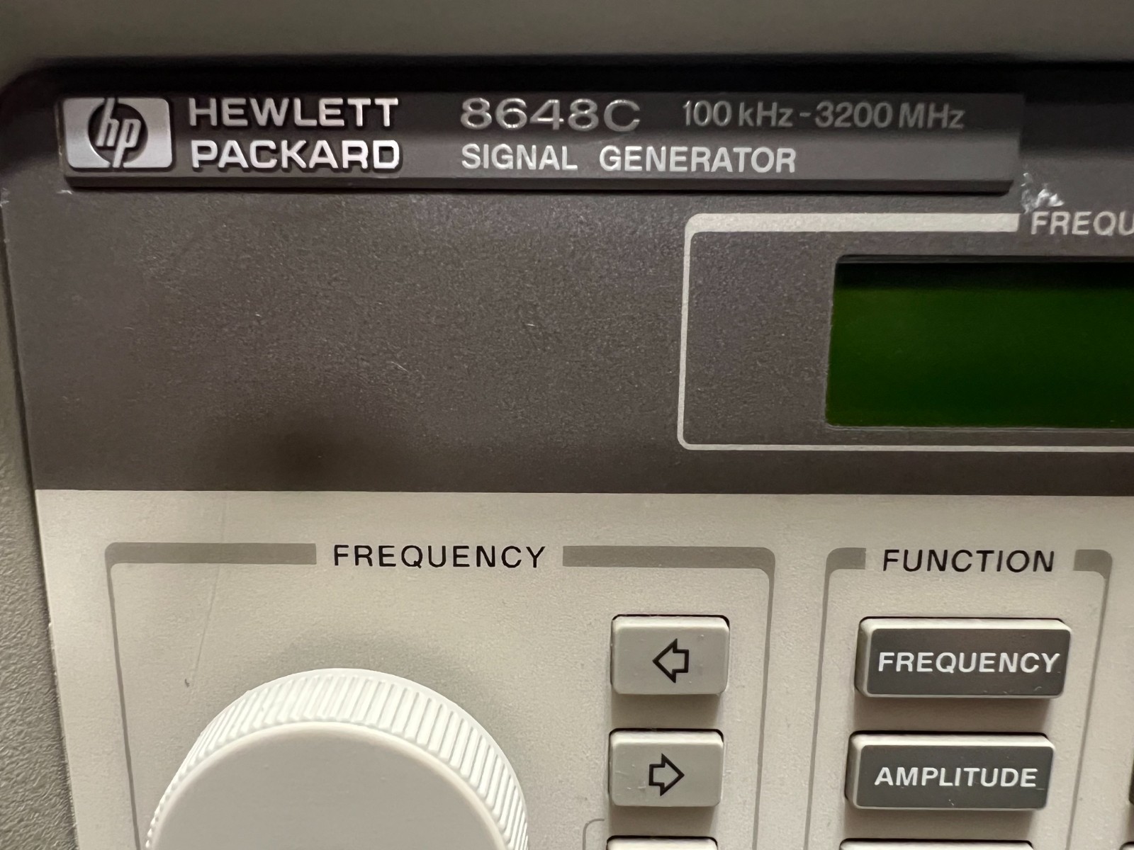 HP / AGILENT 8648C RF SIGNAL GENERATOR 100KhZ to 3.2GHz, CALIBRATED TIL 07/2027!